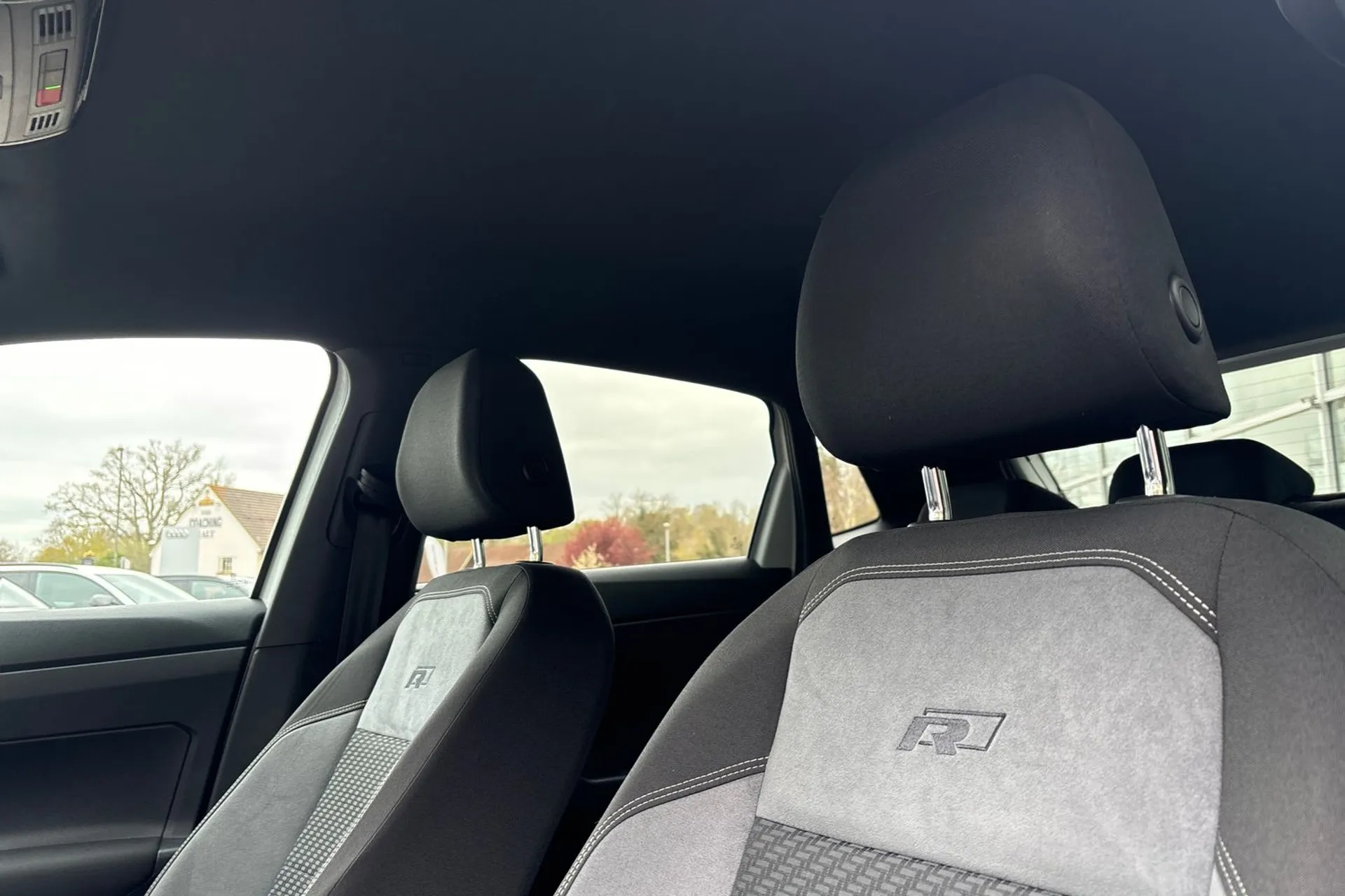 VOLKSWAGEN POLO thumbnail image number 28