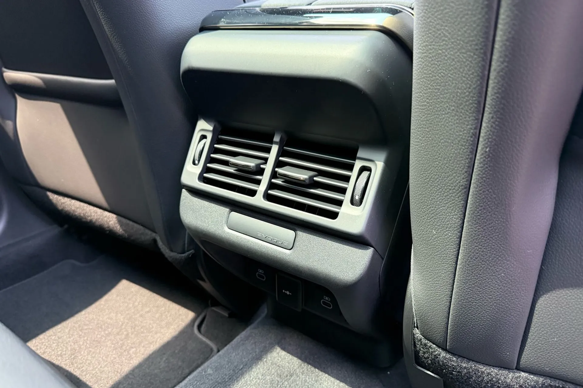 LAND ROVER RANGE ROVER EVOQUE thumbnail image number 36