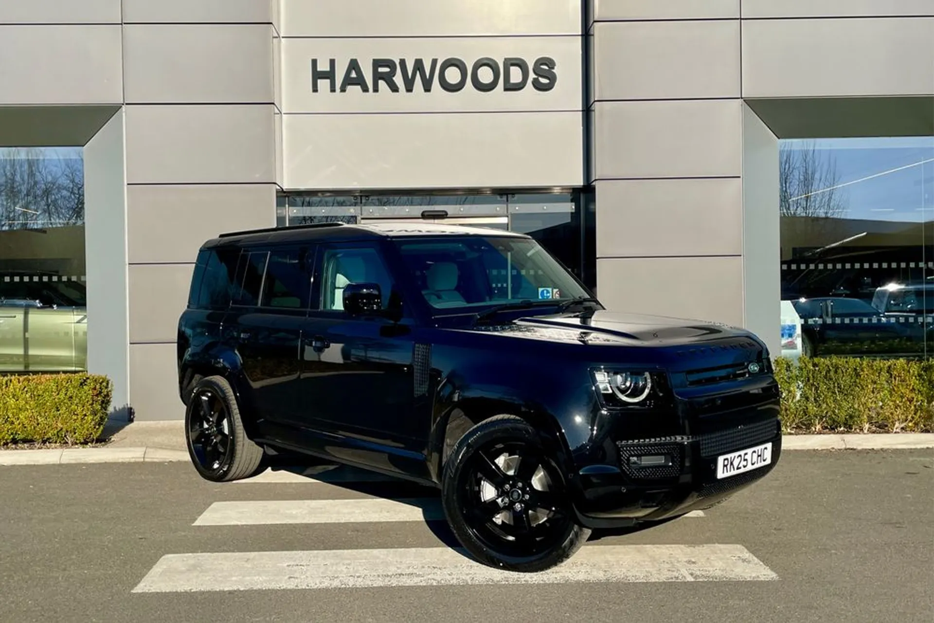 LAND ROVER DEFENDER focused image