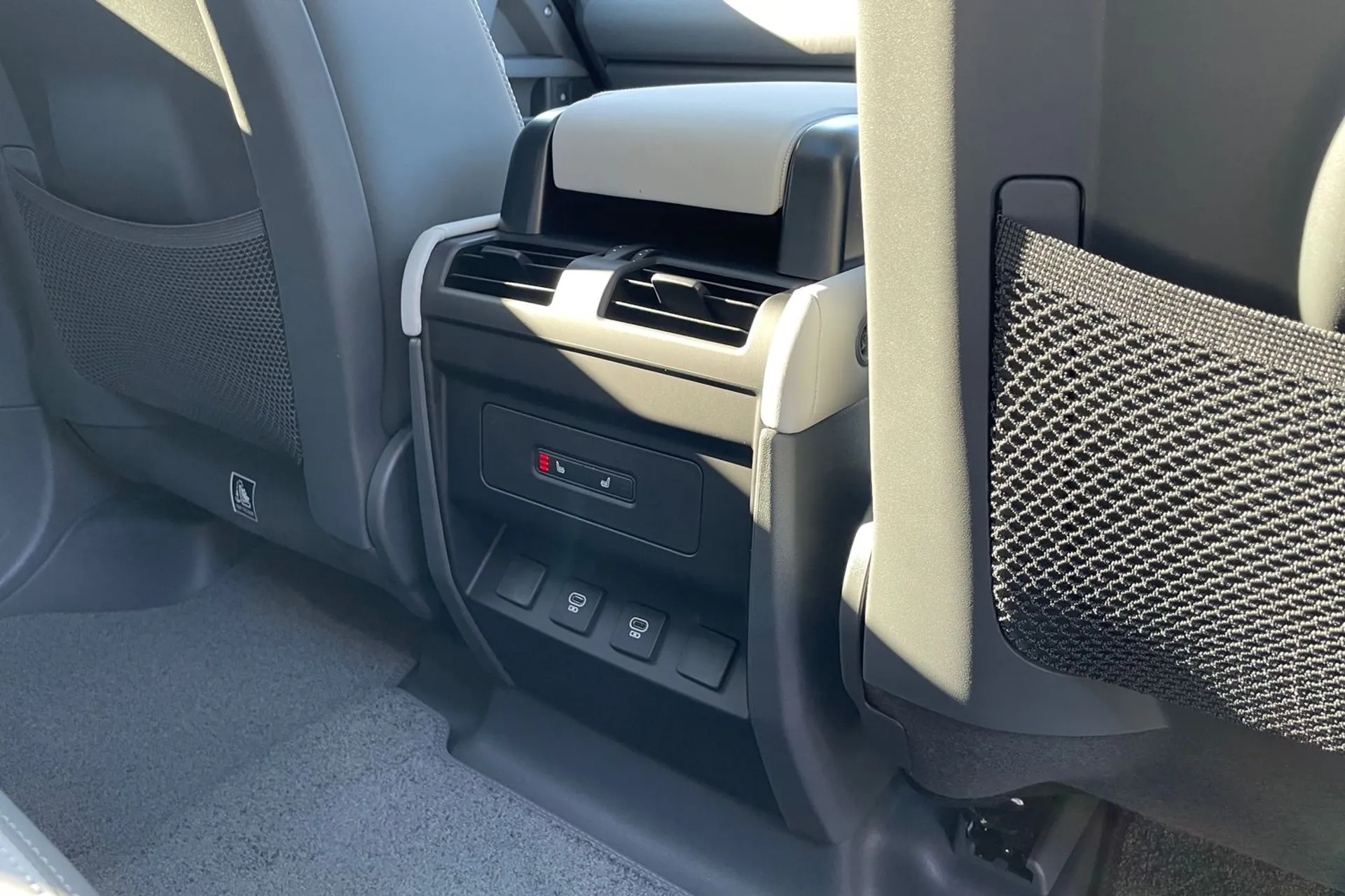LAND ROVER DEFENDER thumbnail image number 37