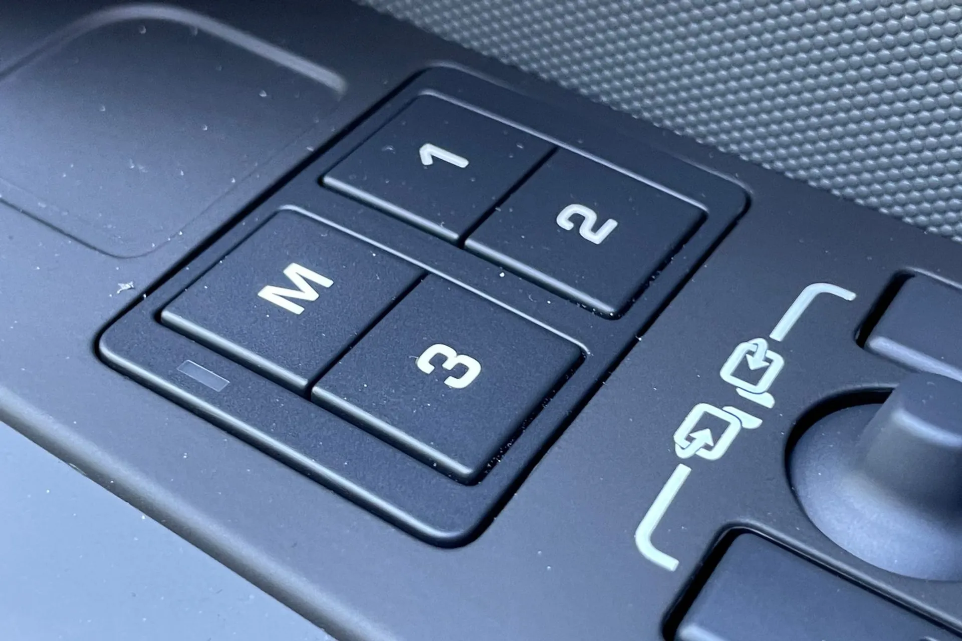 LAND ROVER DEFENDER thumbnail image number 57
