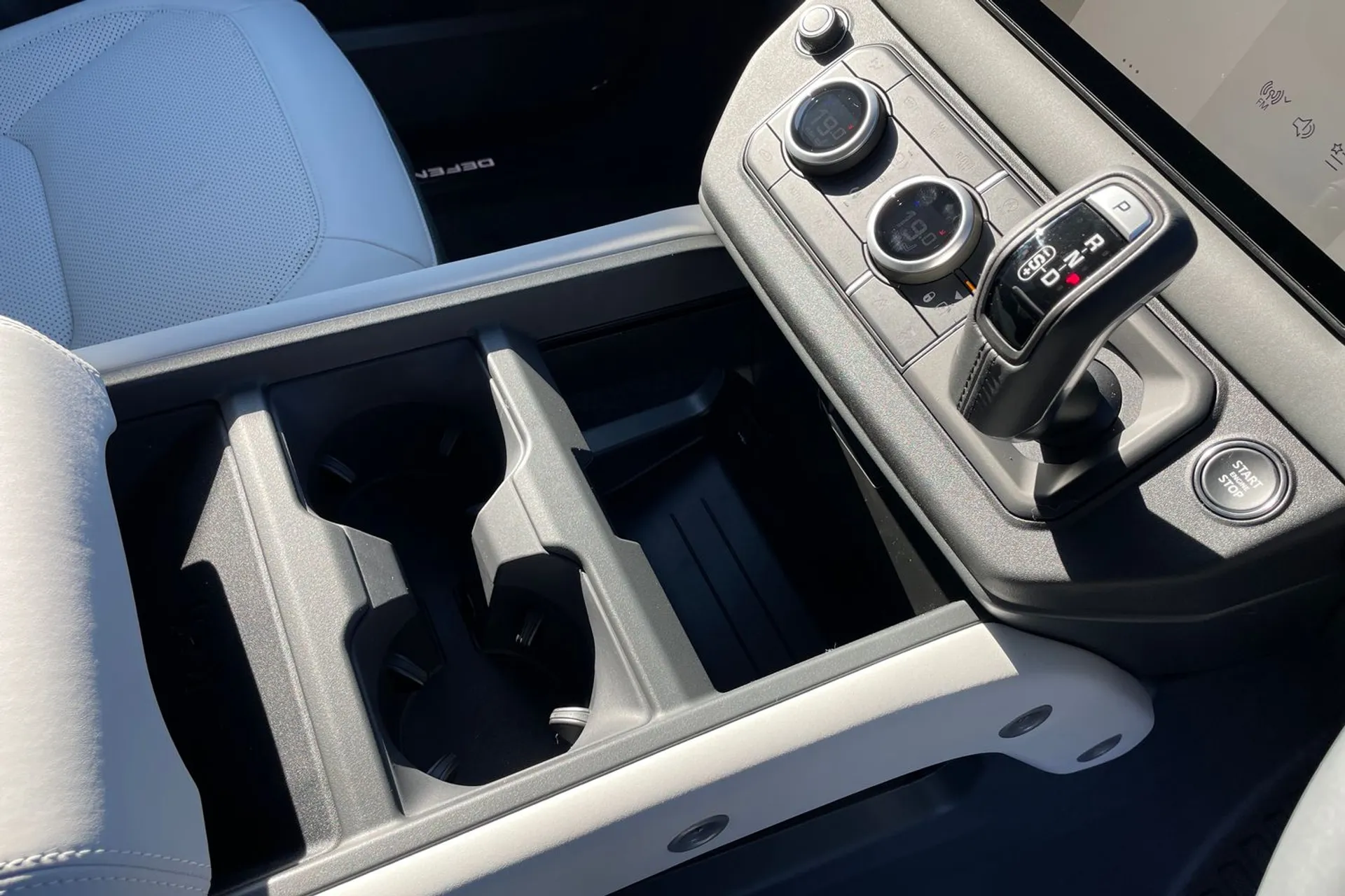 LAND ROVER DEFENDER thumbnail image number 19