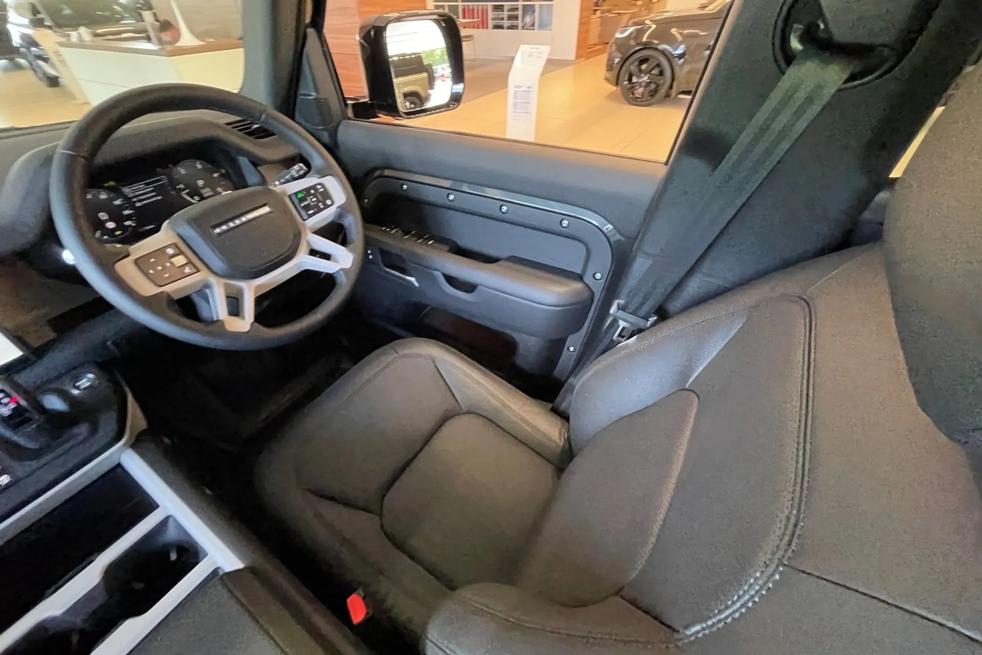 LAND ROVER Defender 130 thumbnail image number 14