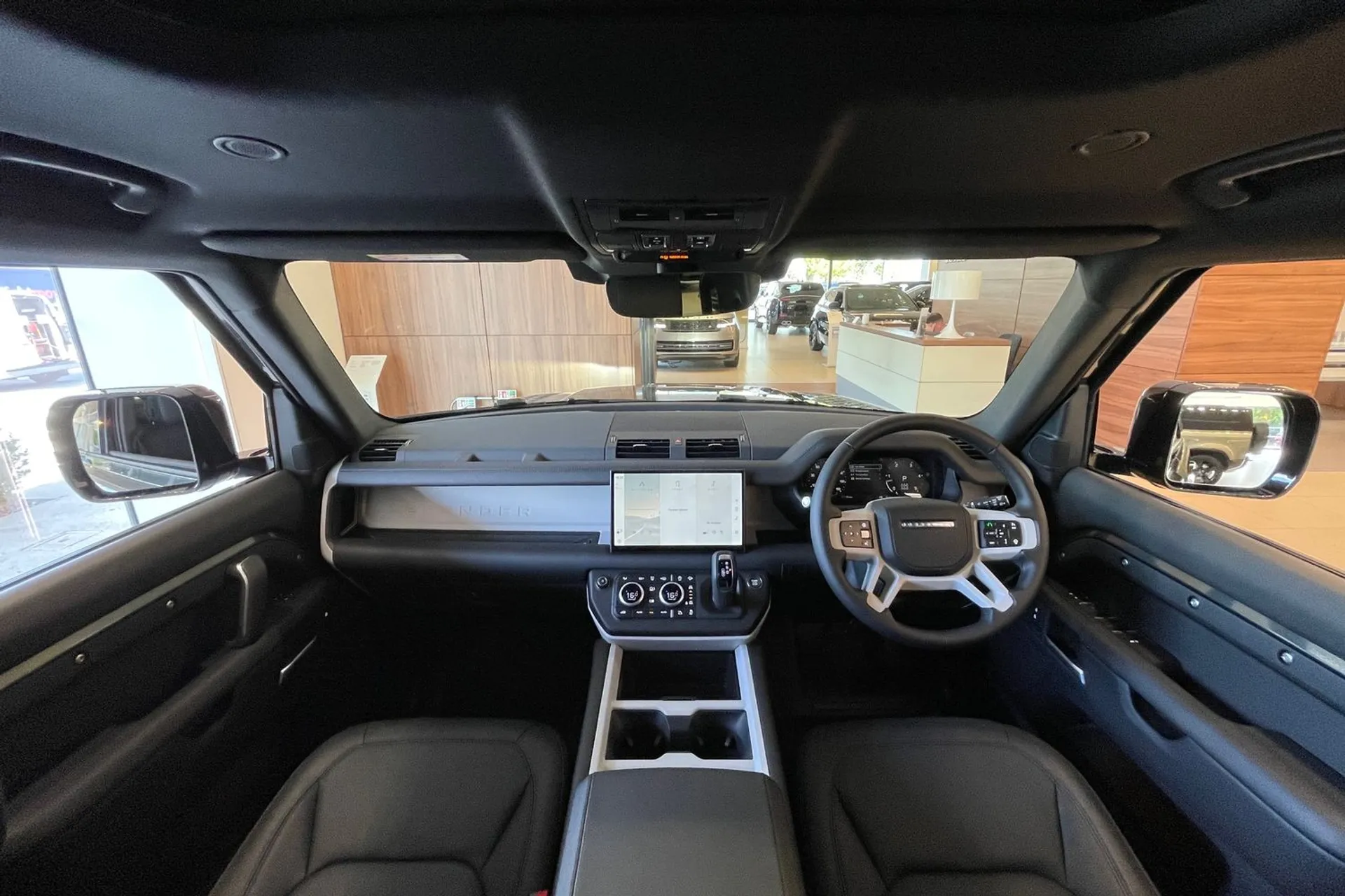 LAND ROVER Defender 130 thumbnail image number 3