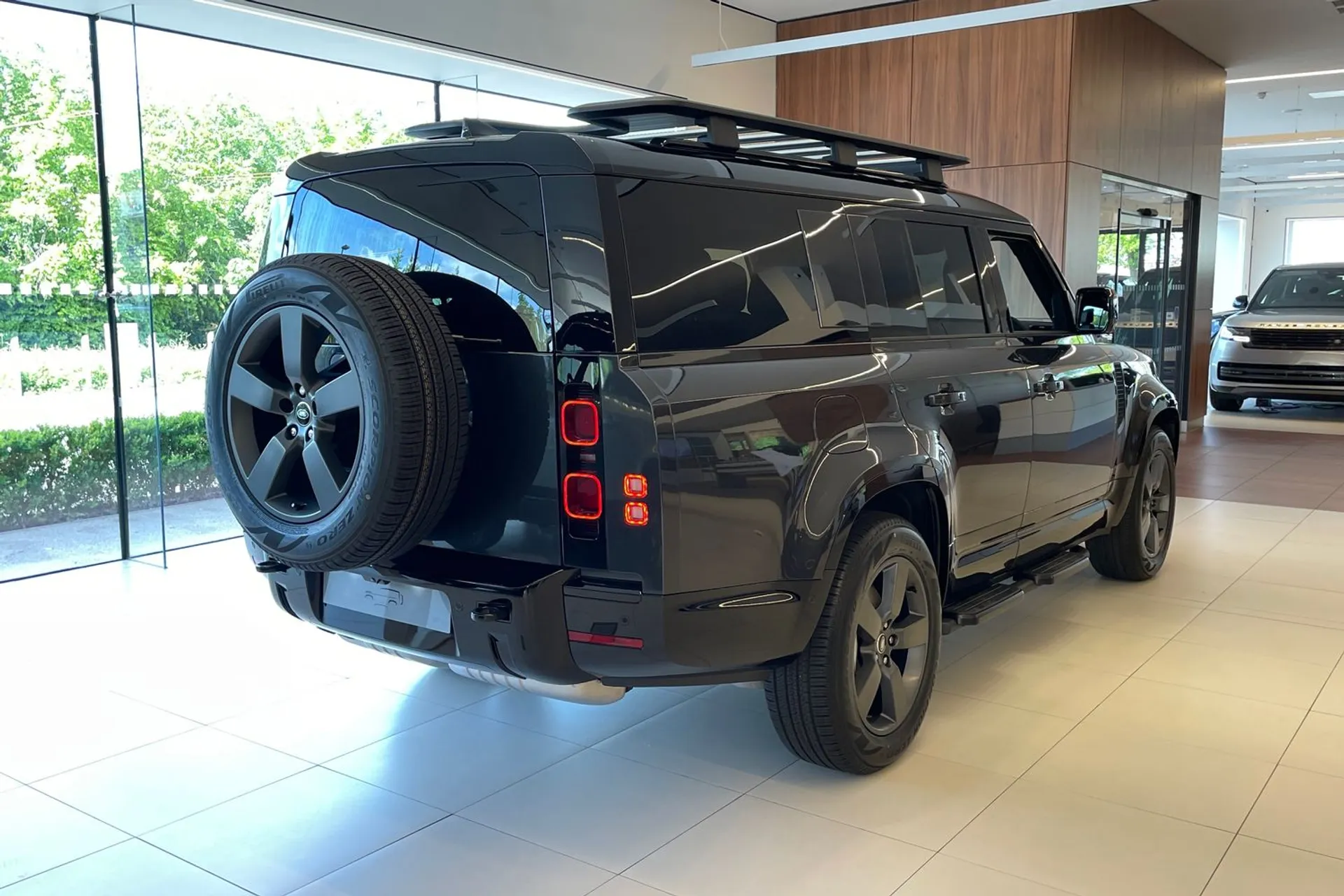 LAND ROVER Defender 130 thumbnail image number 7