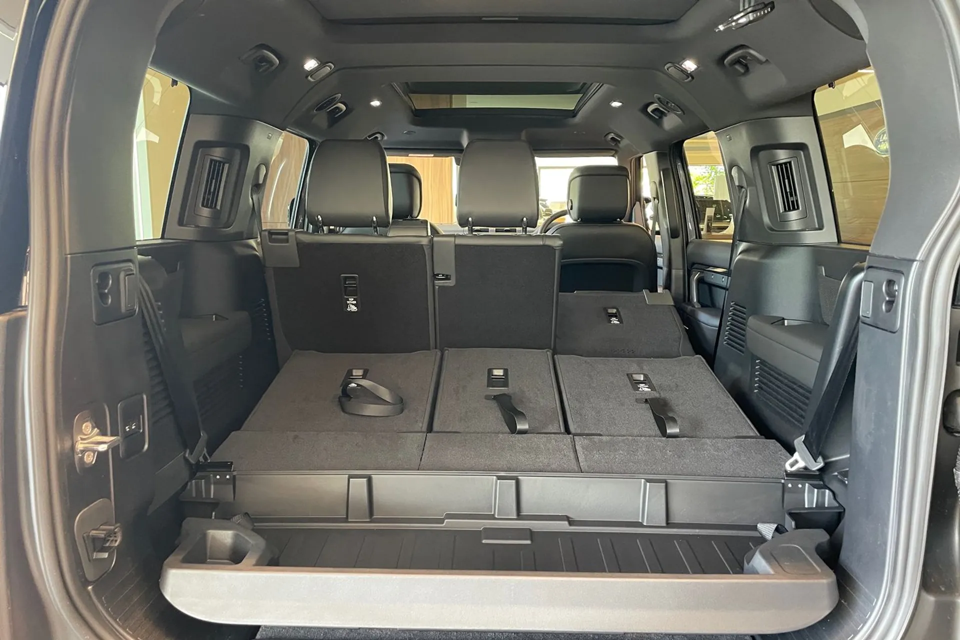 LAND ROVER Defender 130 thumbnail image number 42