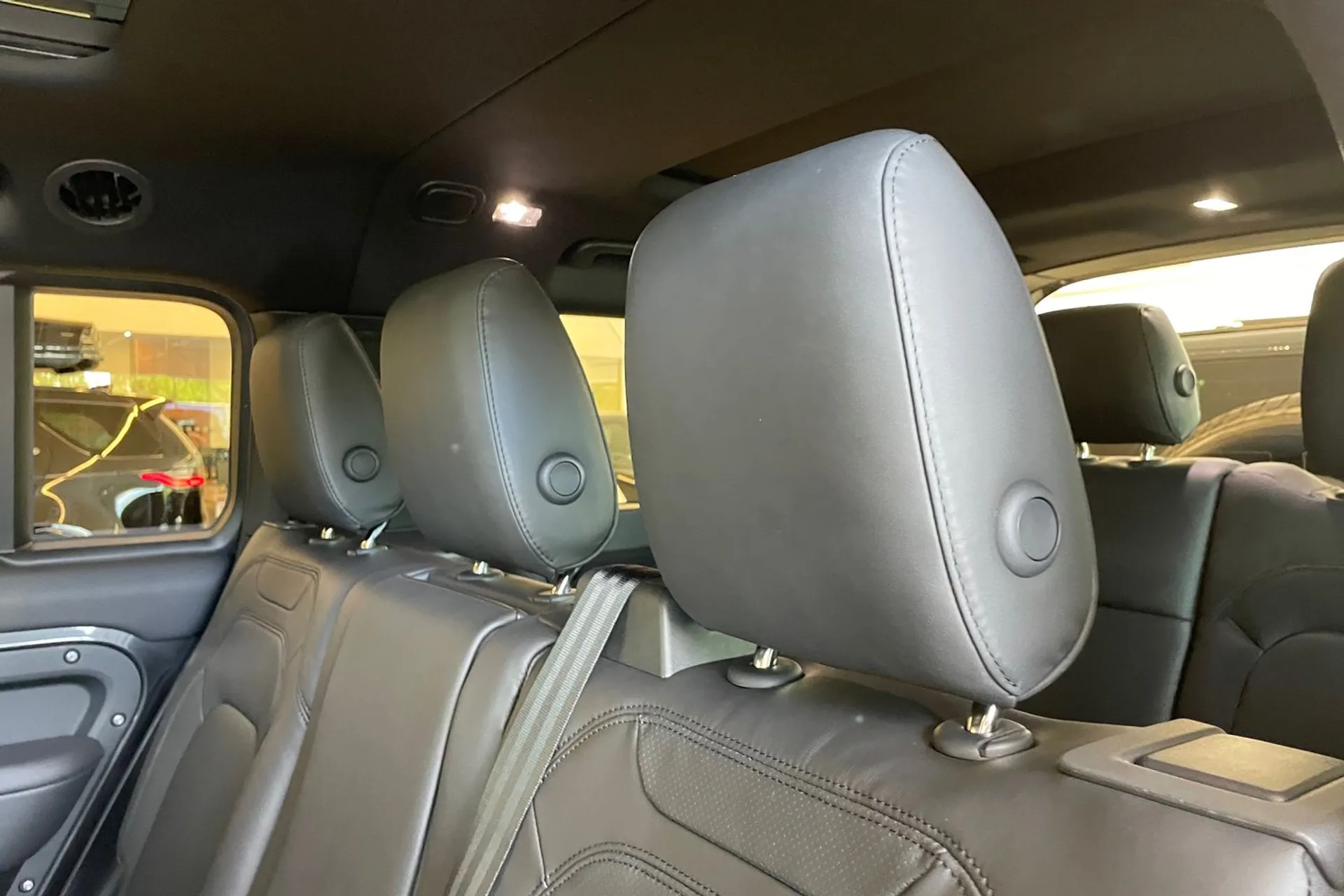 LAND ROVER Defender 130 thumbnail image number 52