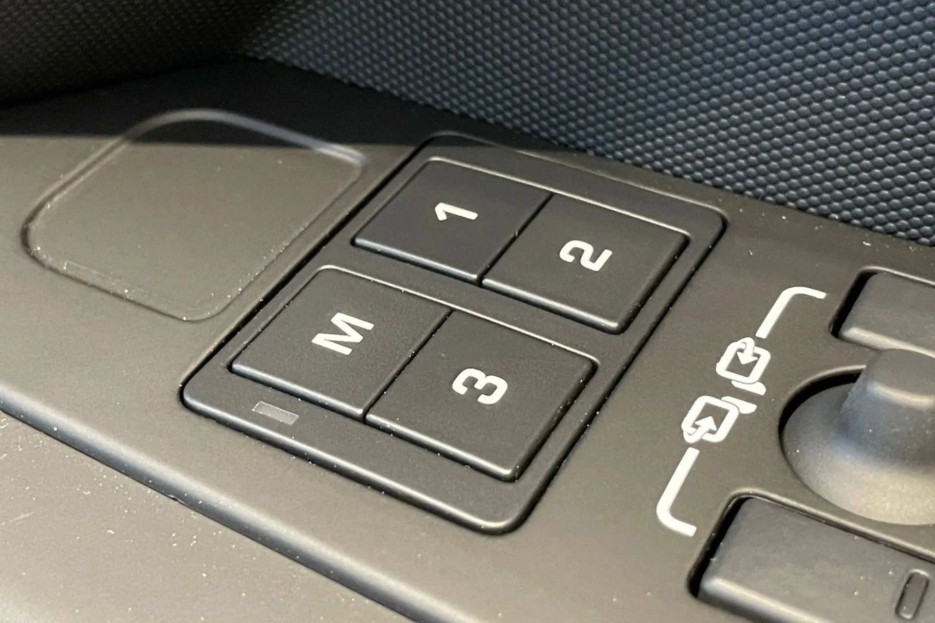 LAND ROVER Defender 130 thumbnail image number 54
