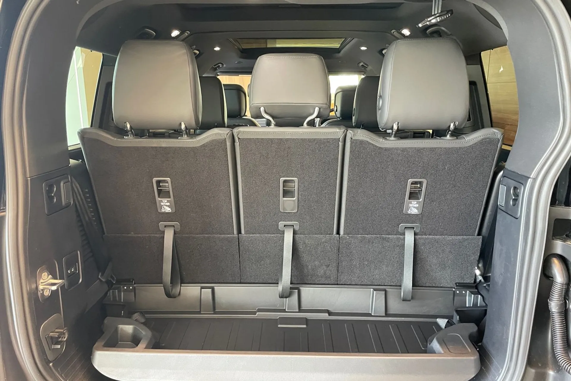 LAND ROVER Defender 130 thumbnail image number 40
