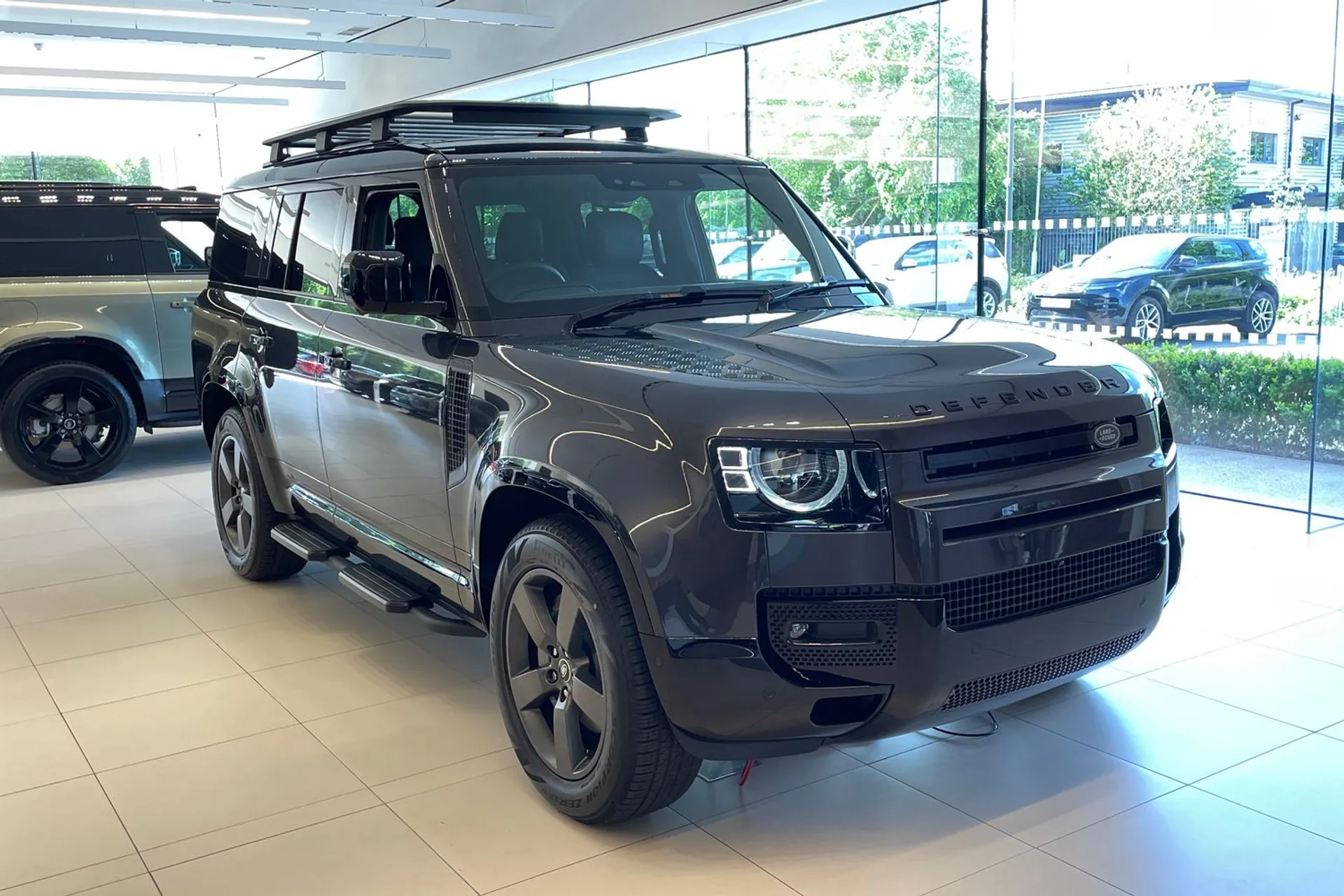 LAND ROVER Defender 130 focused image