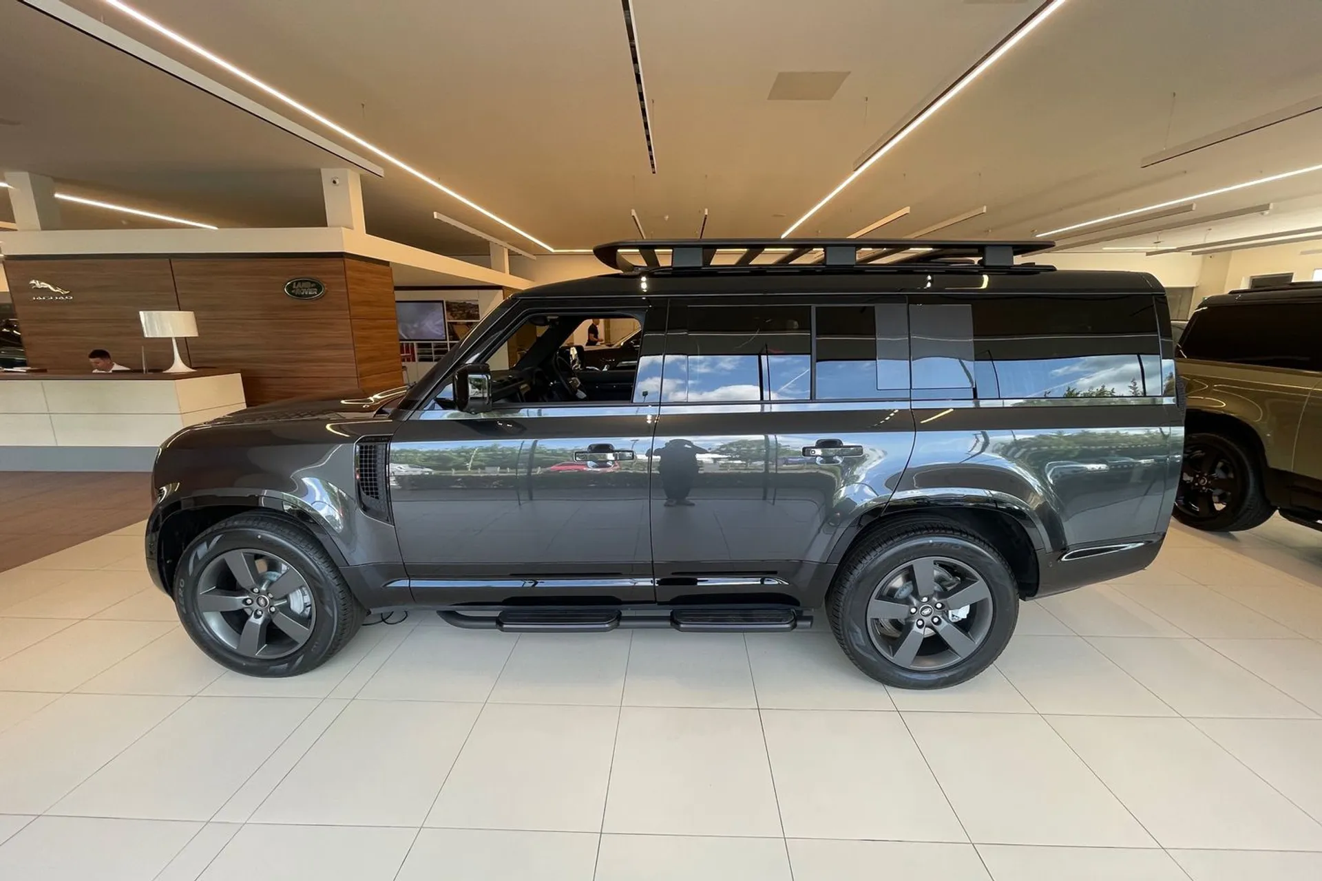 LAND ROVER Defender 130 thumbnail image number 27