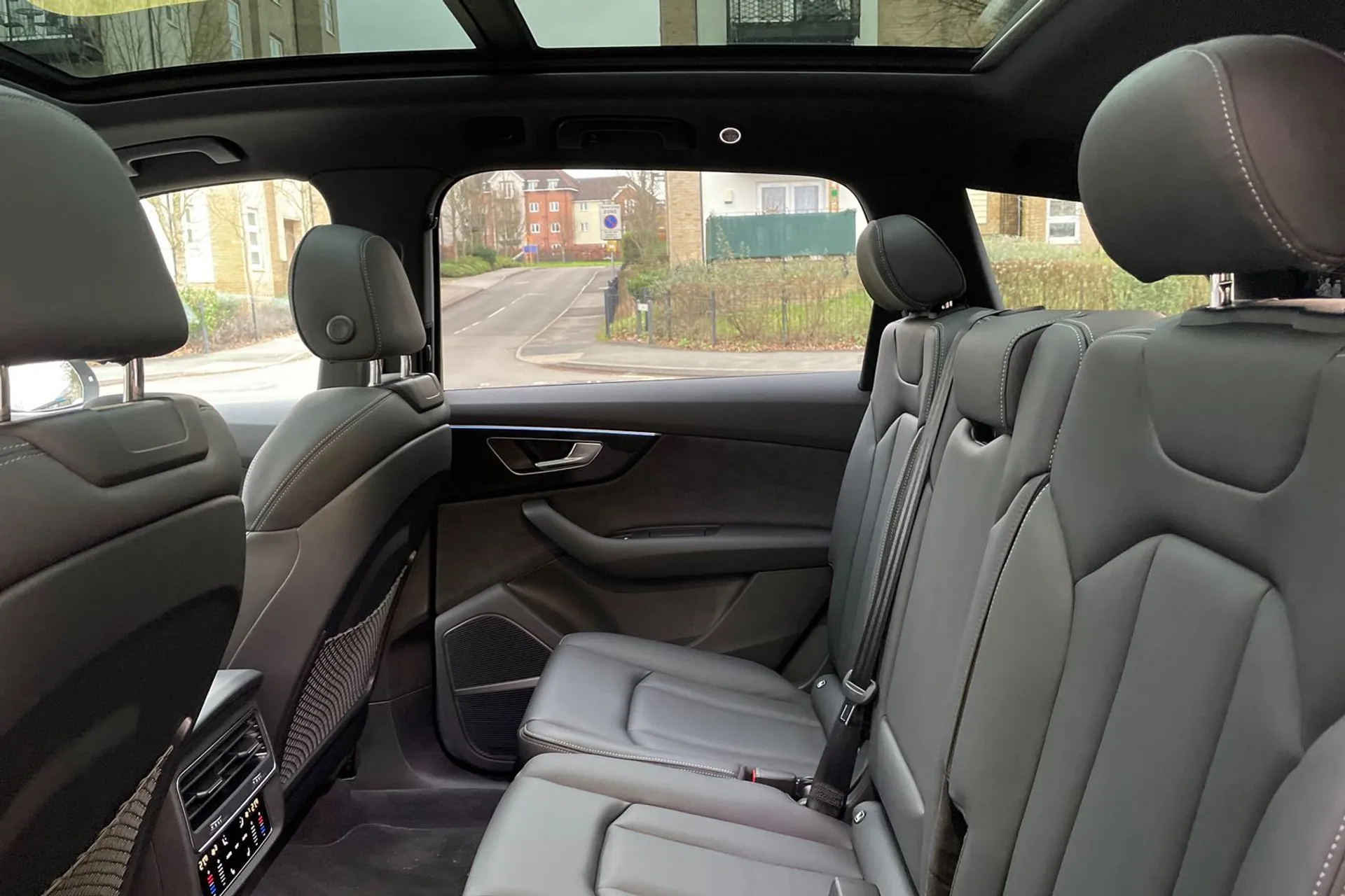 Audi Q7 thumbnail image number 28