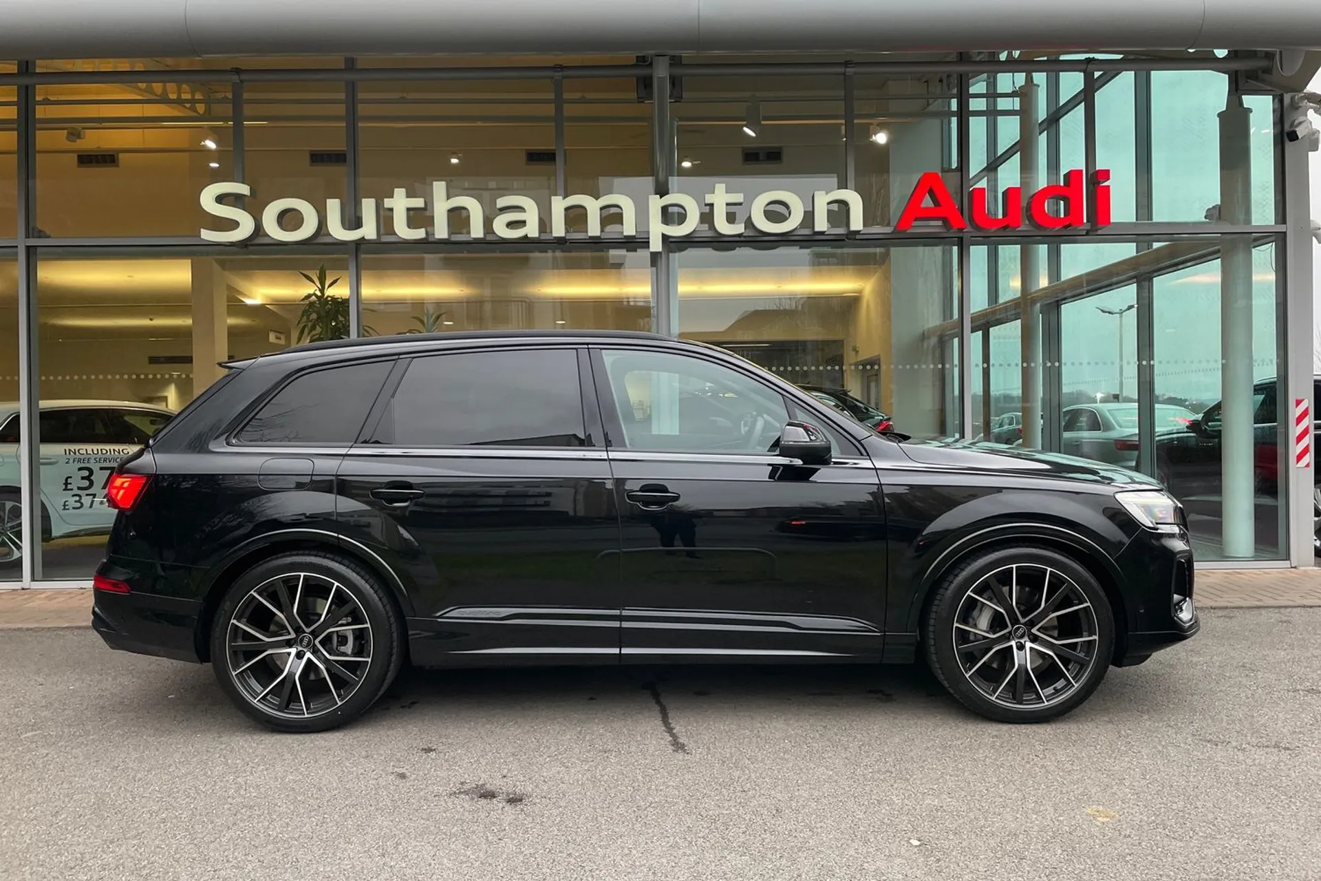 Audi Q7 thumbnail image number 2