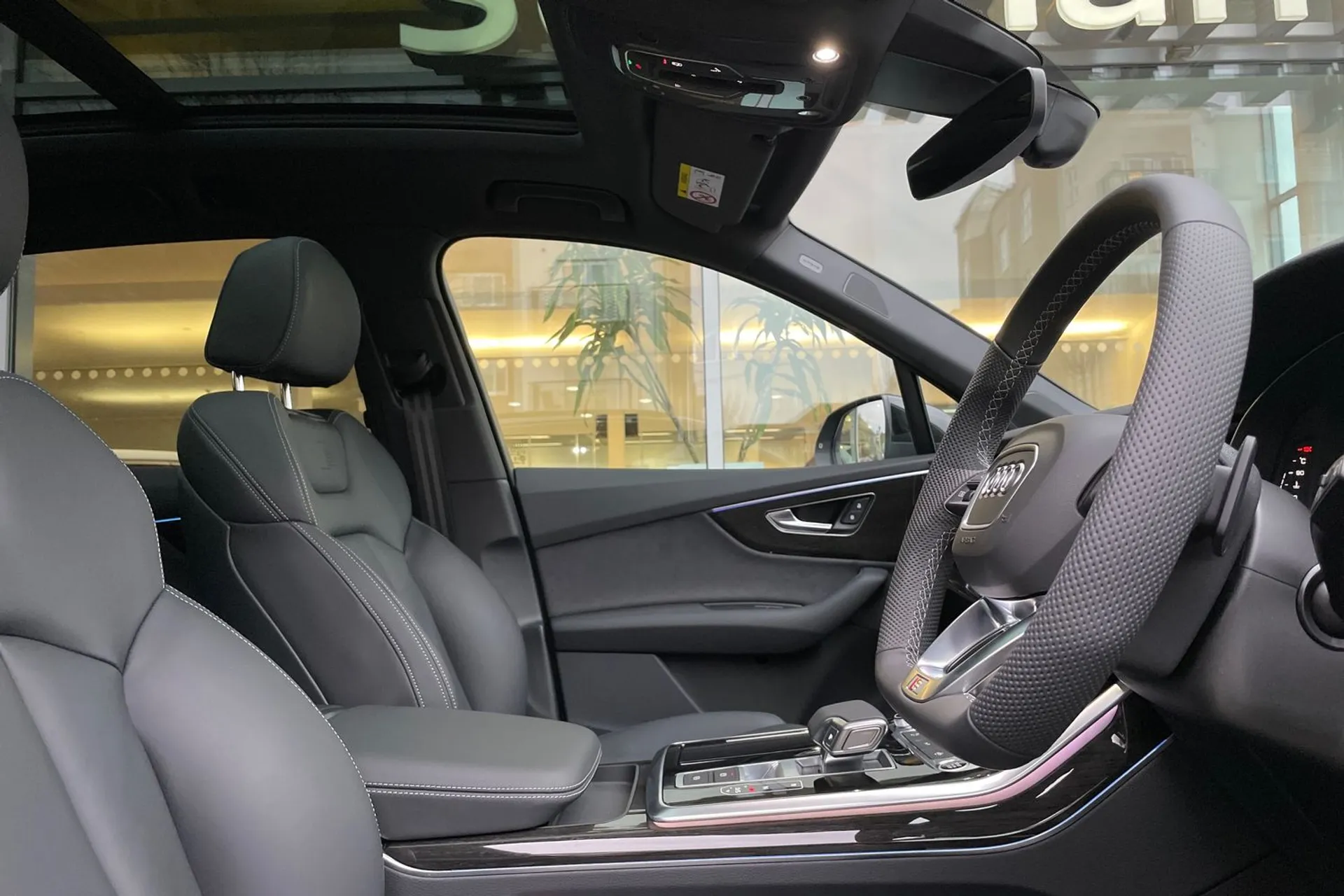 Audi Q7 thumbnail image number 24