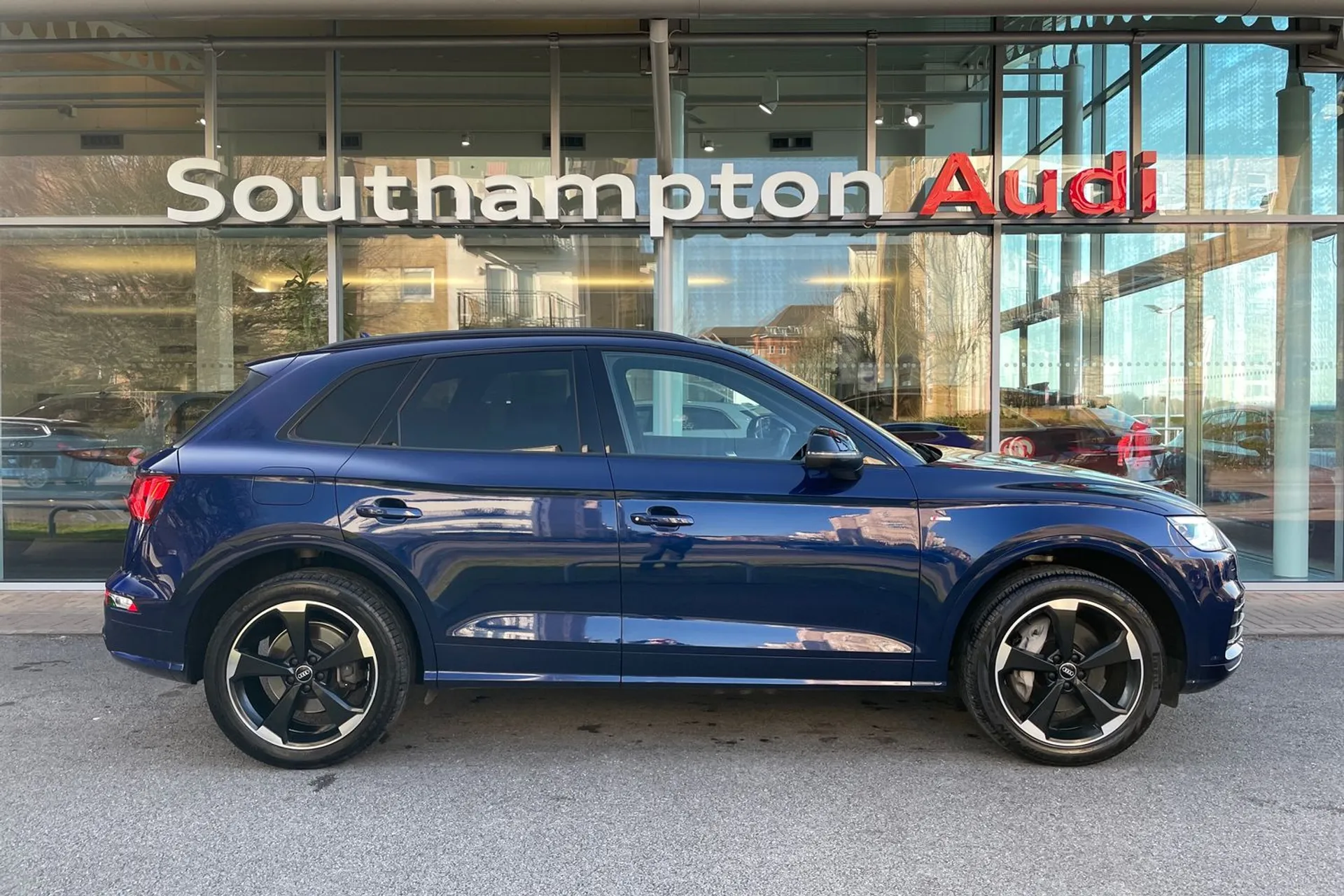 Audi Q5 thumbnail image number 2