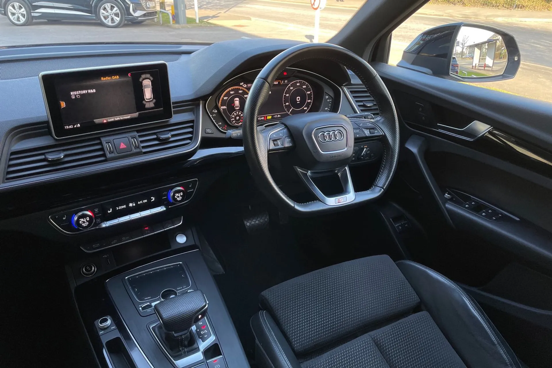 Audi Q5 thumbnail image number 32