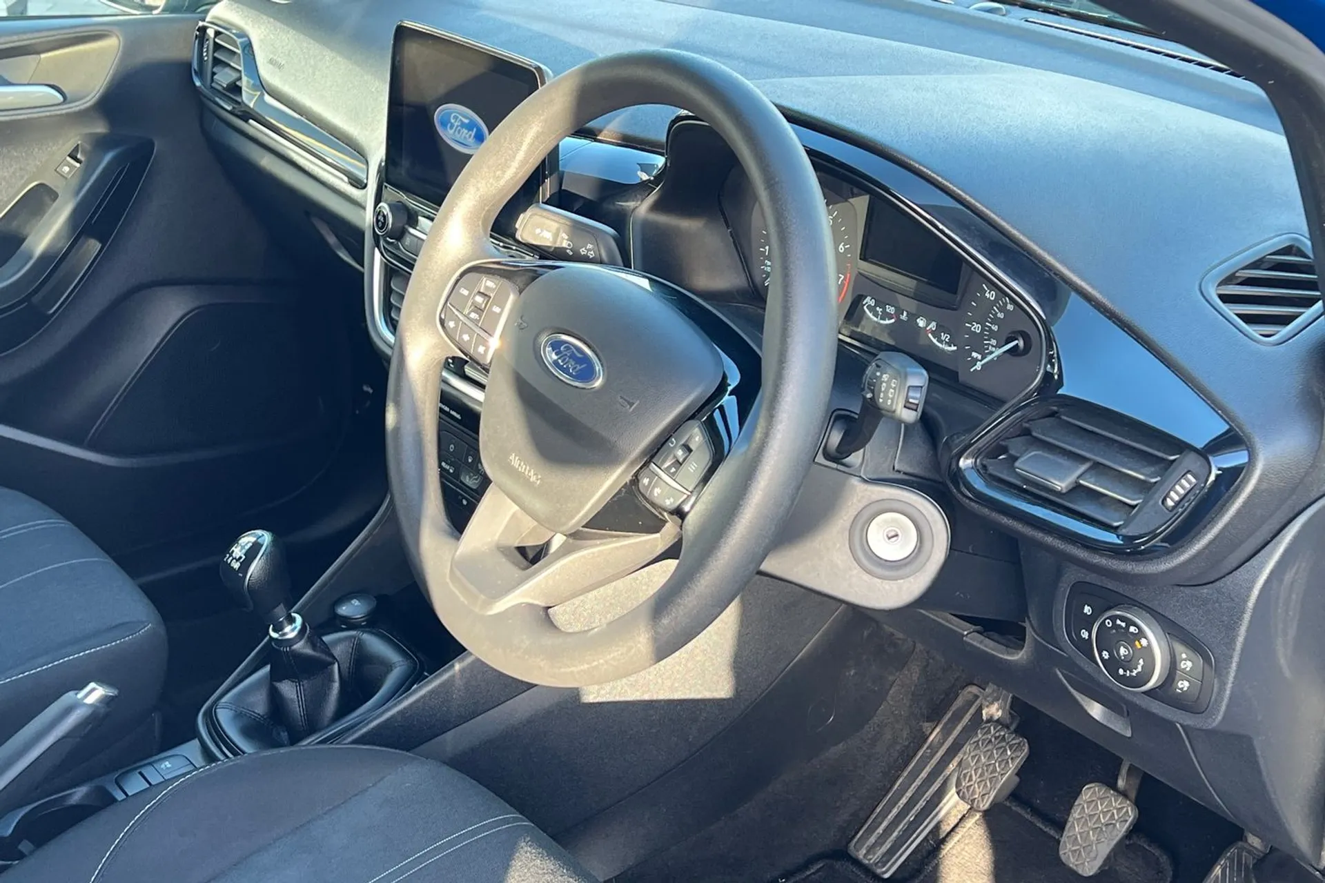 FORD FIESTA thumbnail image number 26