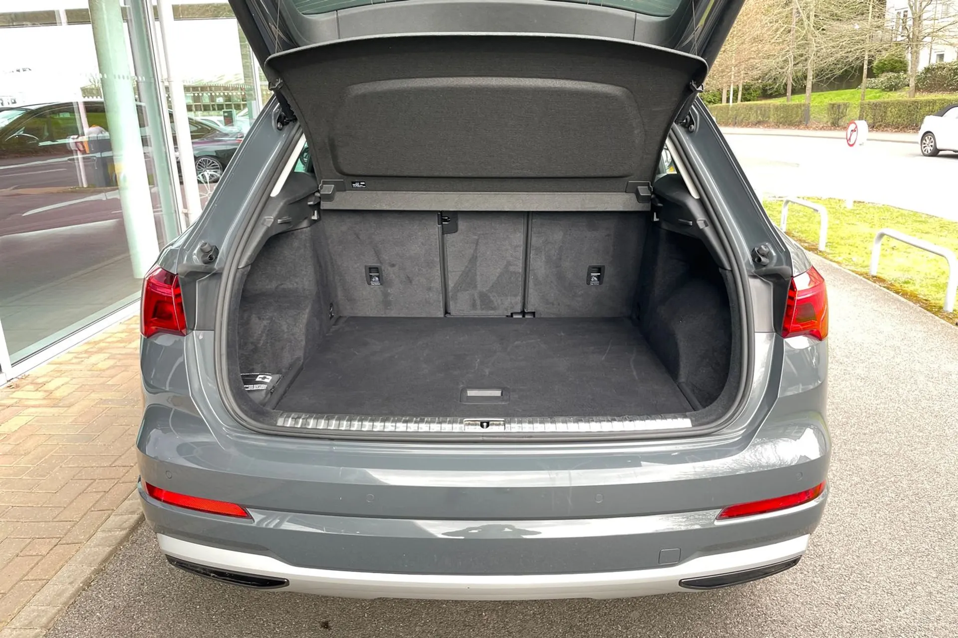 Audi Q3 thumbnail image number 18
