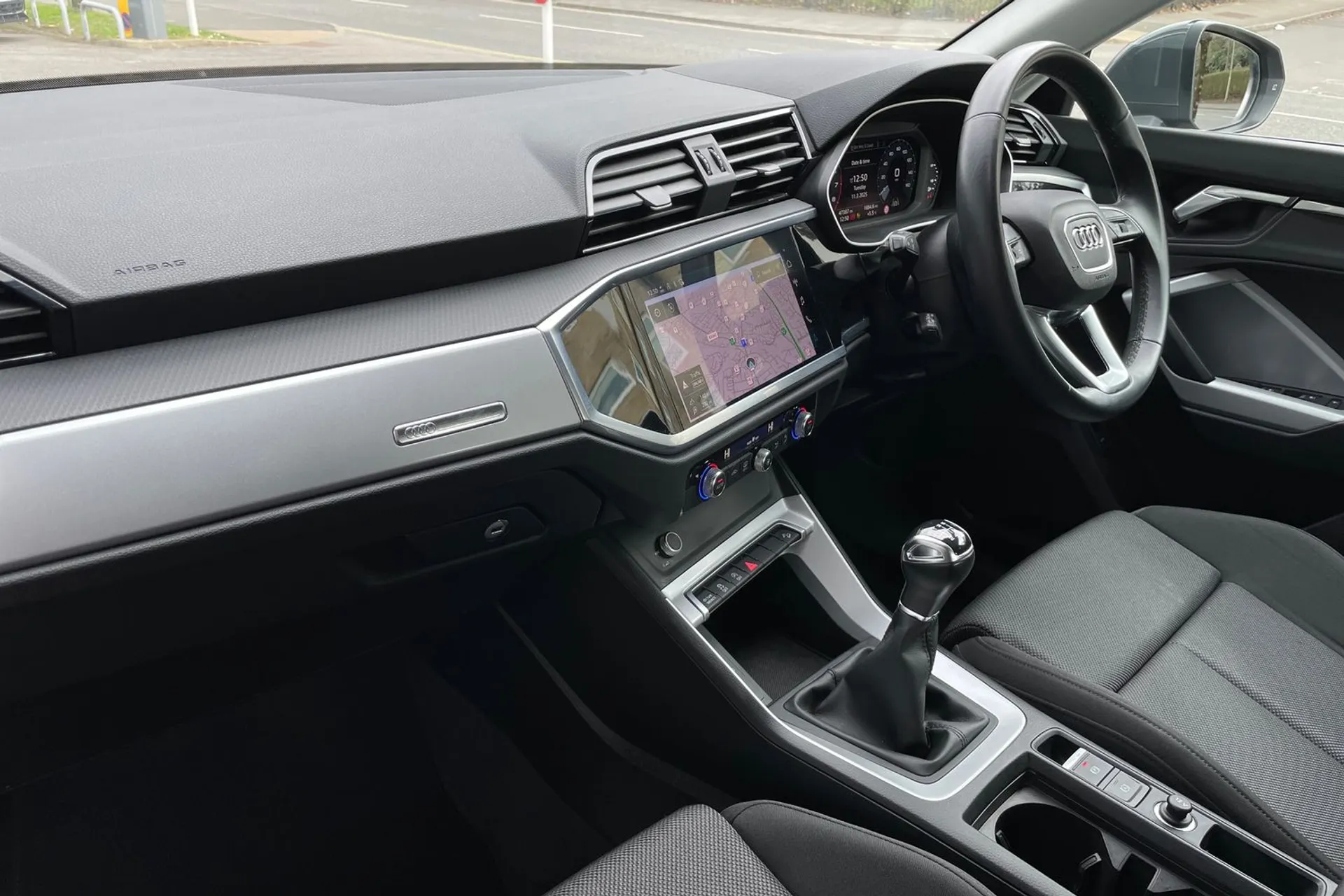 Audi Q3 thumbnail image number 26