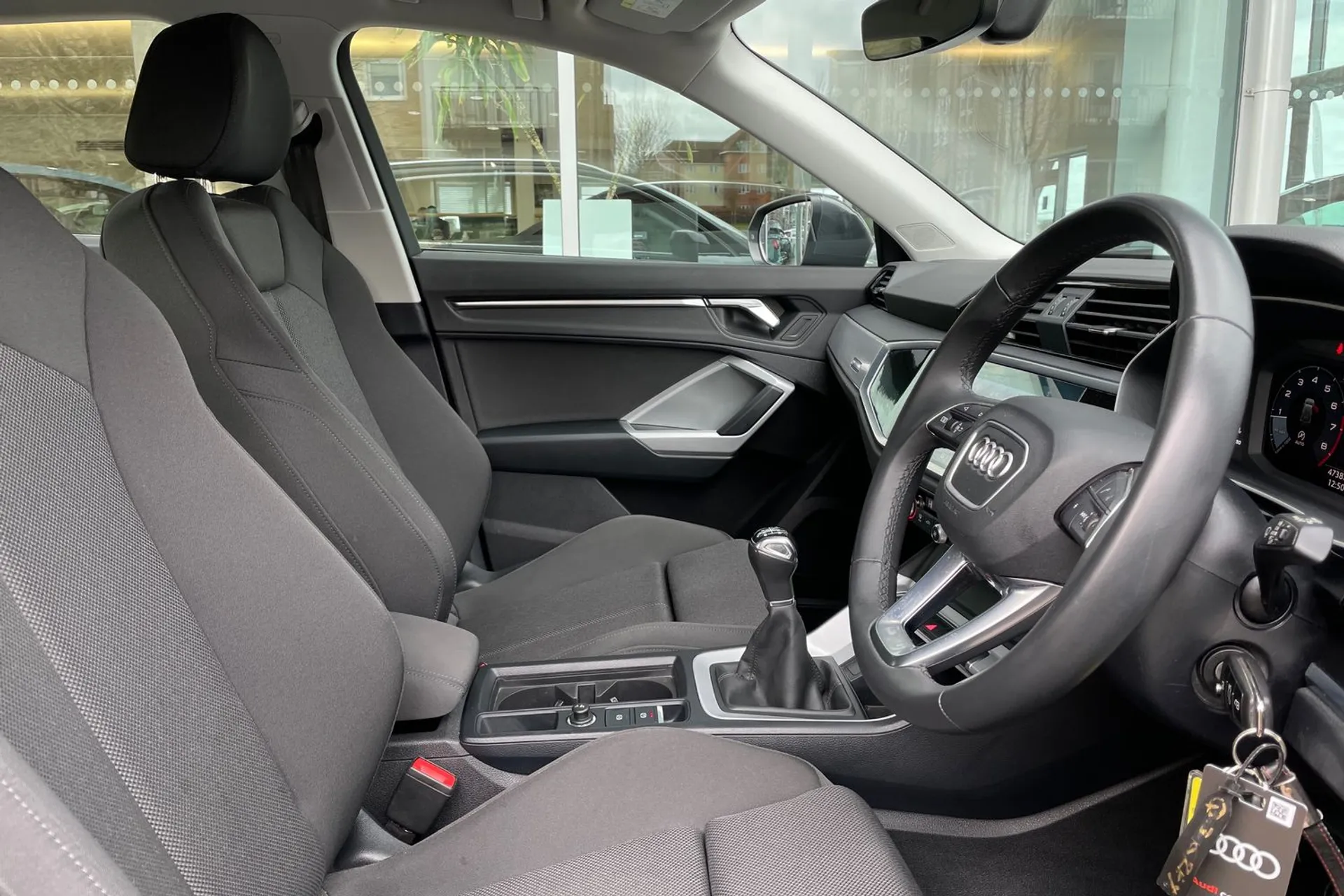 Audi Q3 thumbnail image number 24
