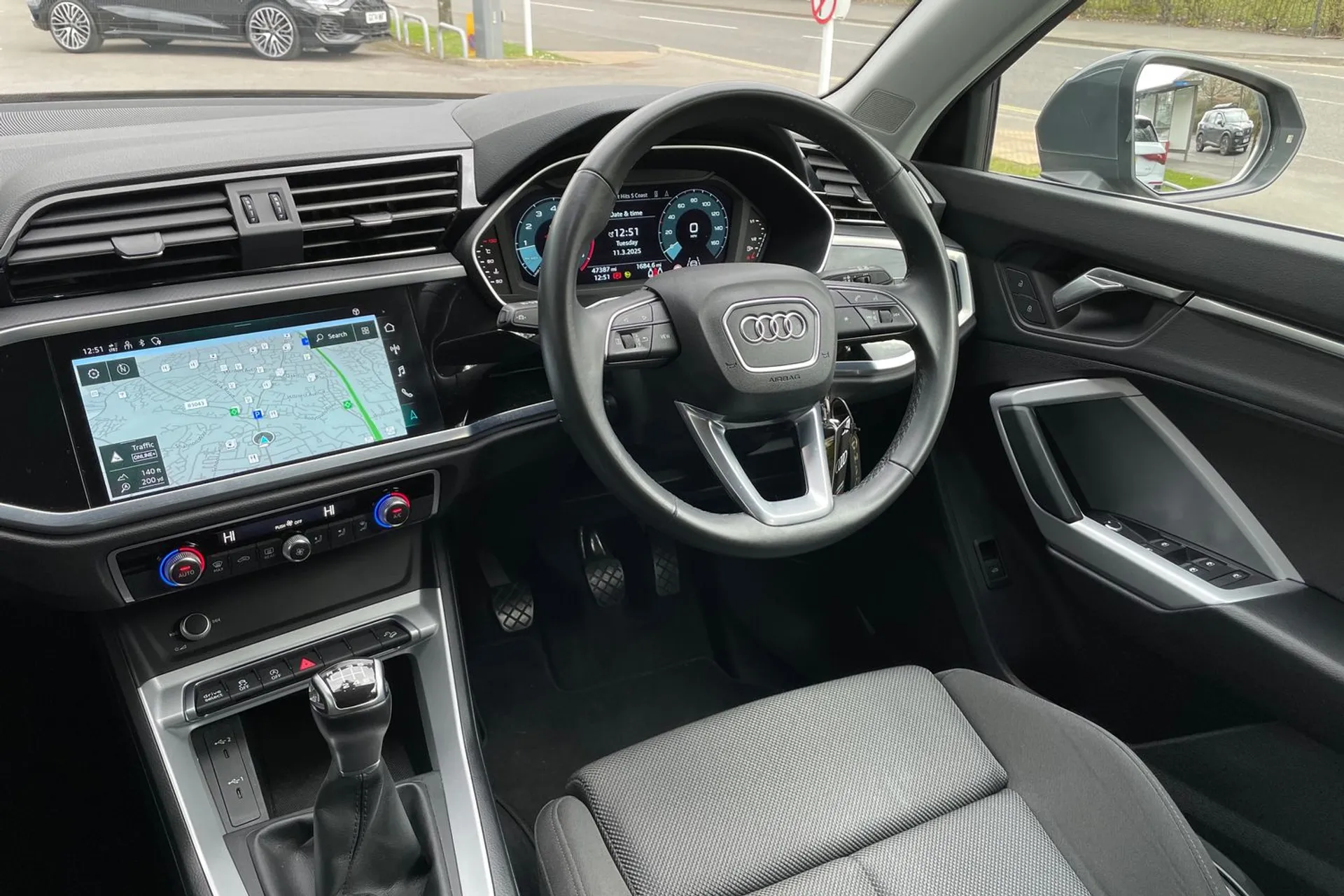 Audi Q3 thumbnail image number 32