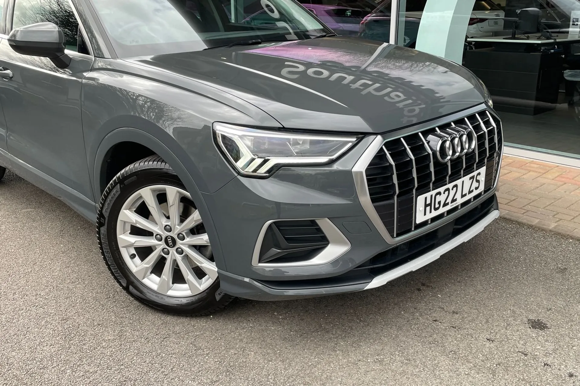 Audi Q3 thumbnail image number 16