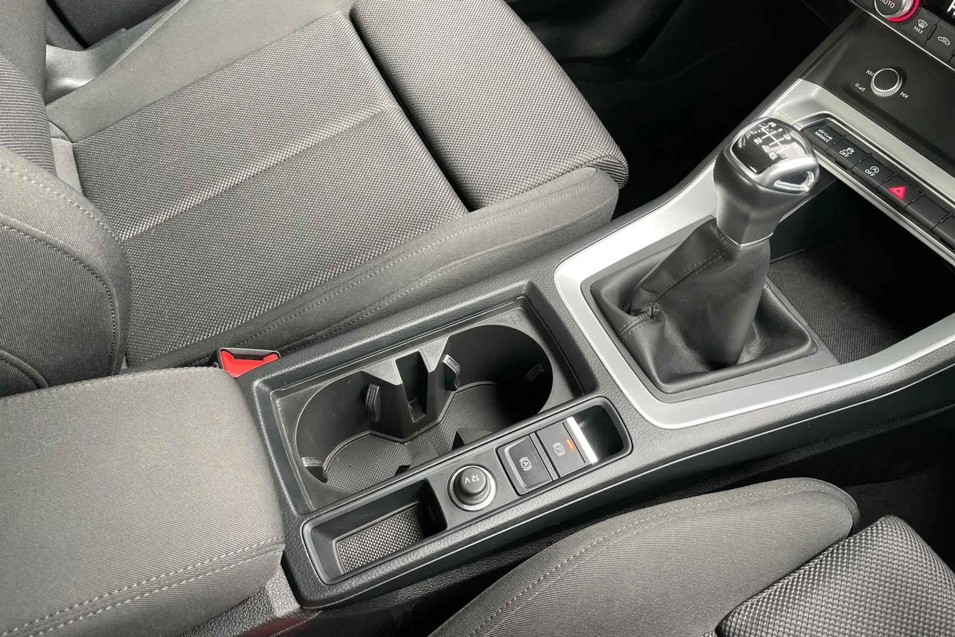Audi Q3 thumbnail image number 40