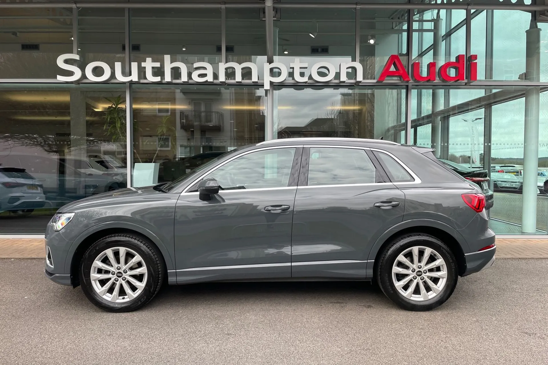 Audi Q3 thumbnail image number 8