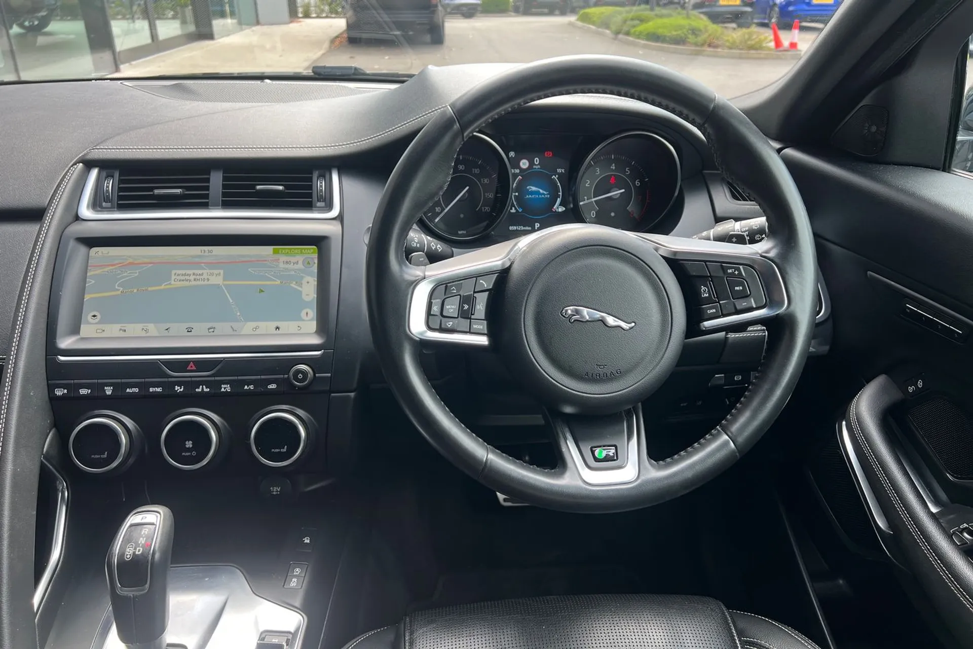 Jaguar E-PACE thumbnail image number 24