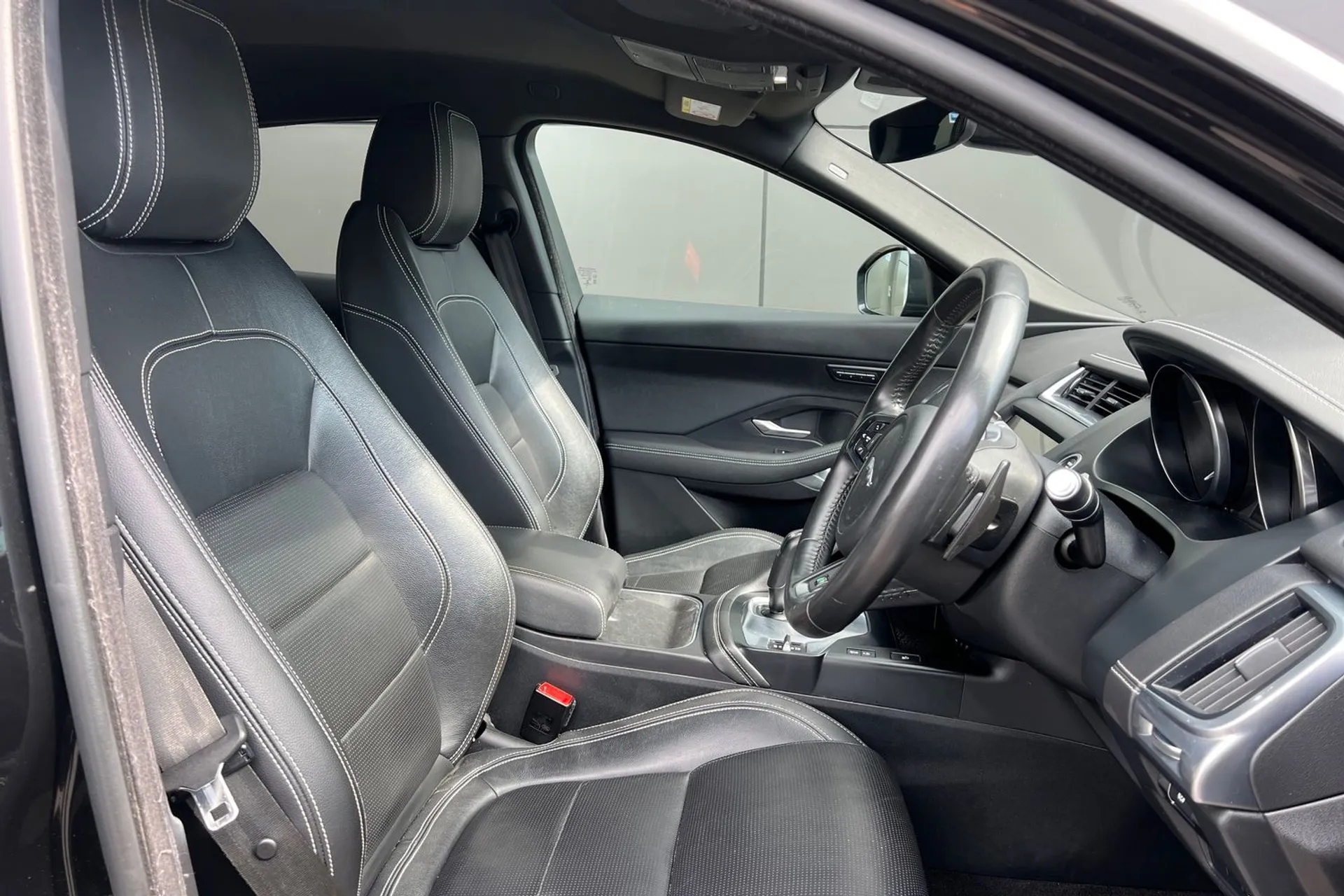 Jaguar E-PACE thumbnail image number 35