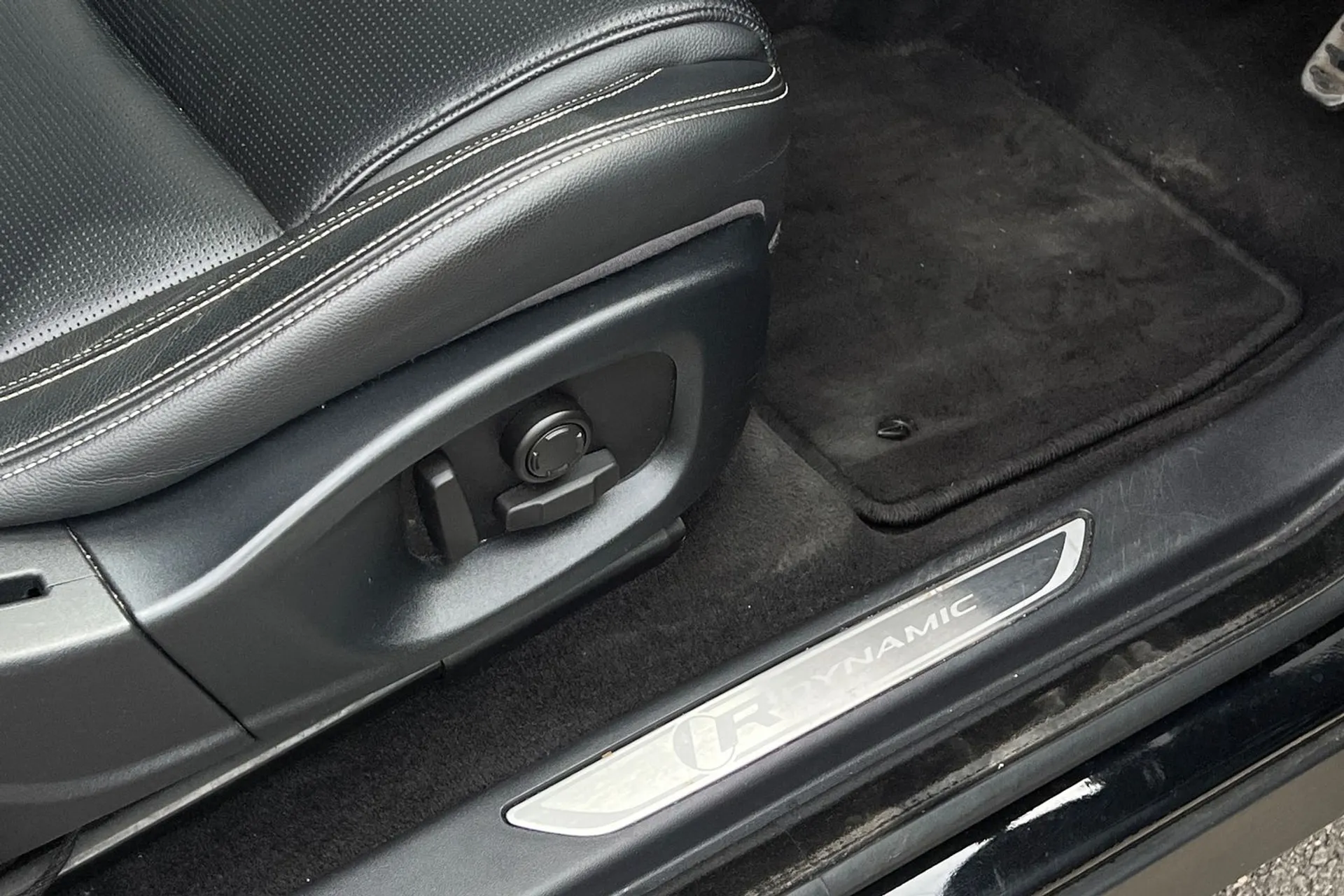 Jaguar E-PACE thumbnail image number 37