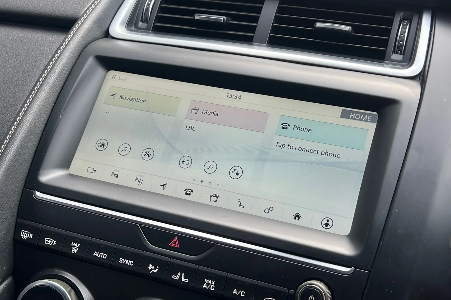 Jaguar E-PACE thumbnail image number 47