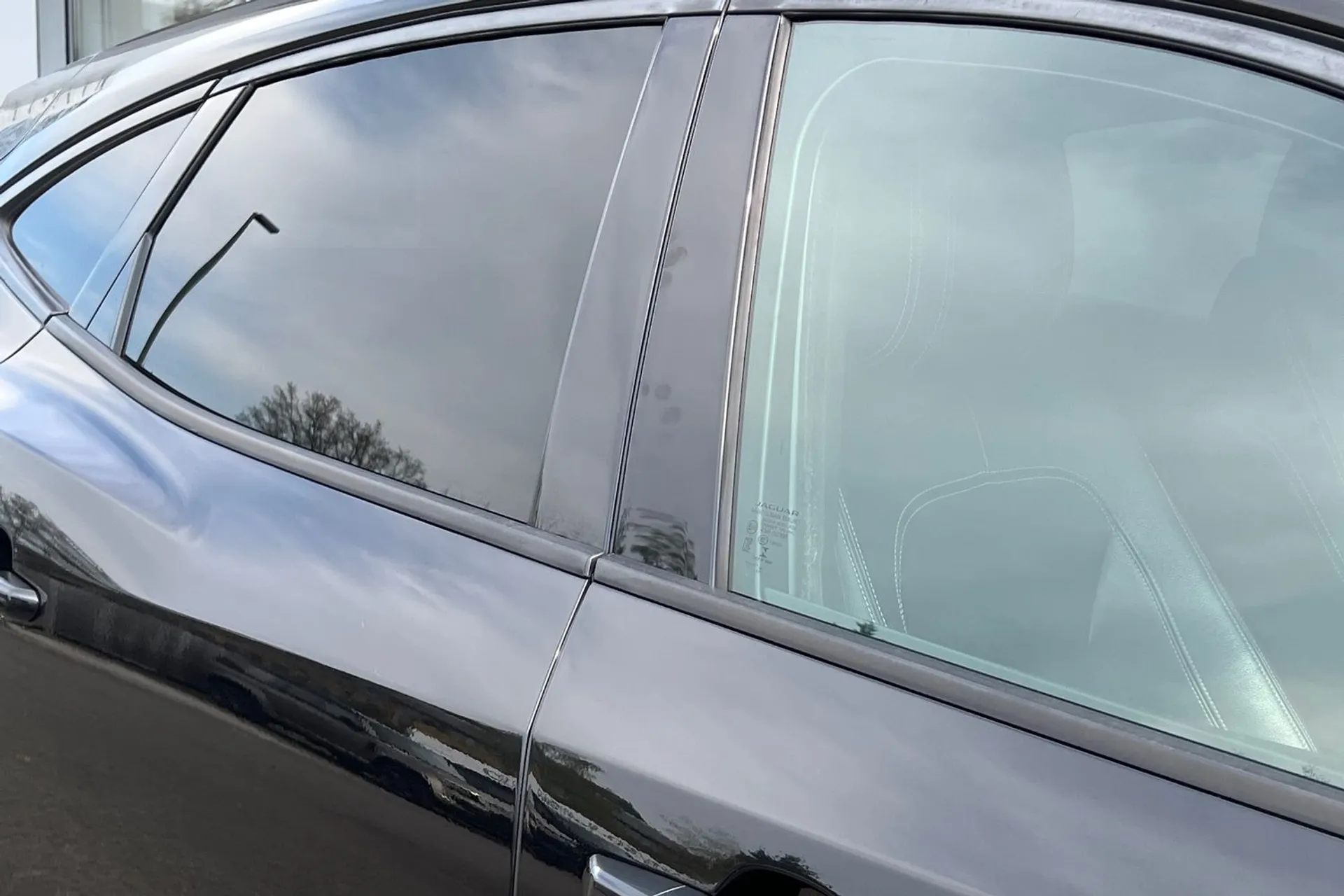 Jaguar E-PACE thumbnail image number 16