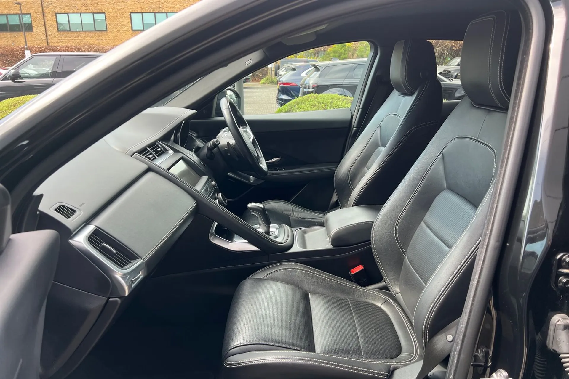Jaguar E-PACE thumbnail image number 40