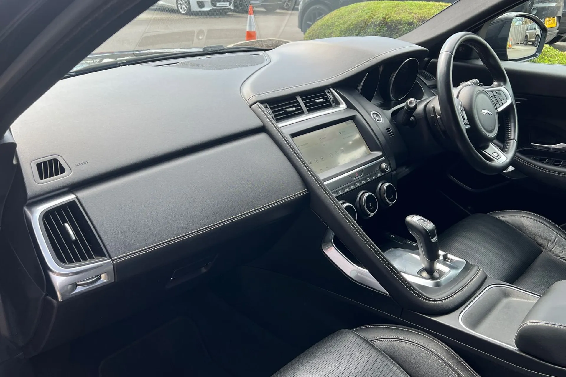 Jaguar E-PACE thumbnail image number 39
