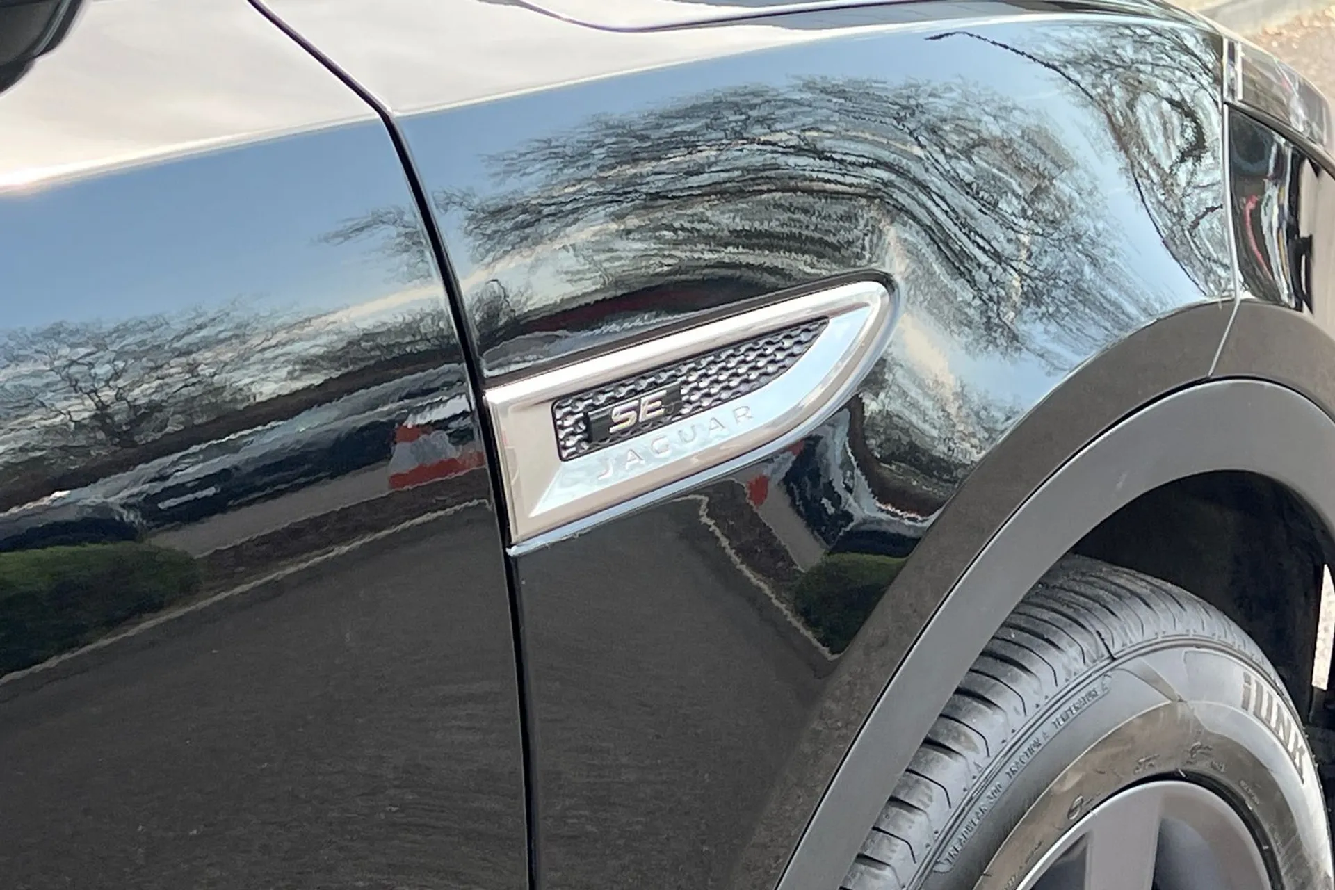 Jaguar E-PACE thumbnail image number 10