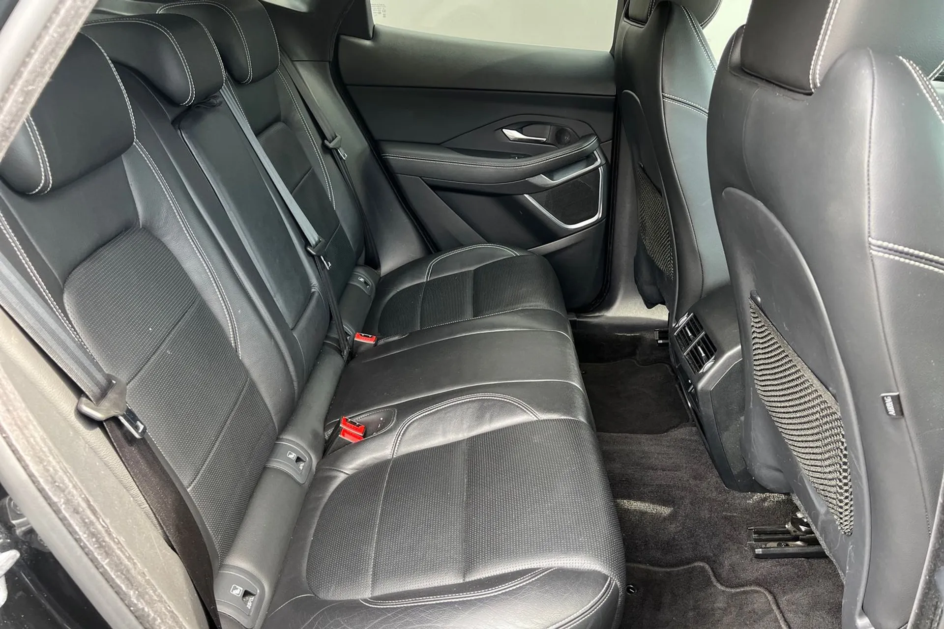 Jaguar E-PACE thumbnail image number 30