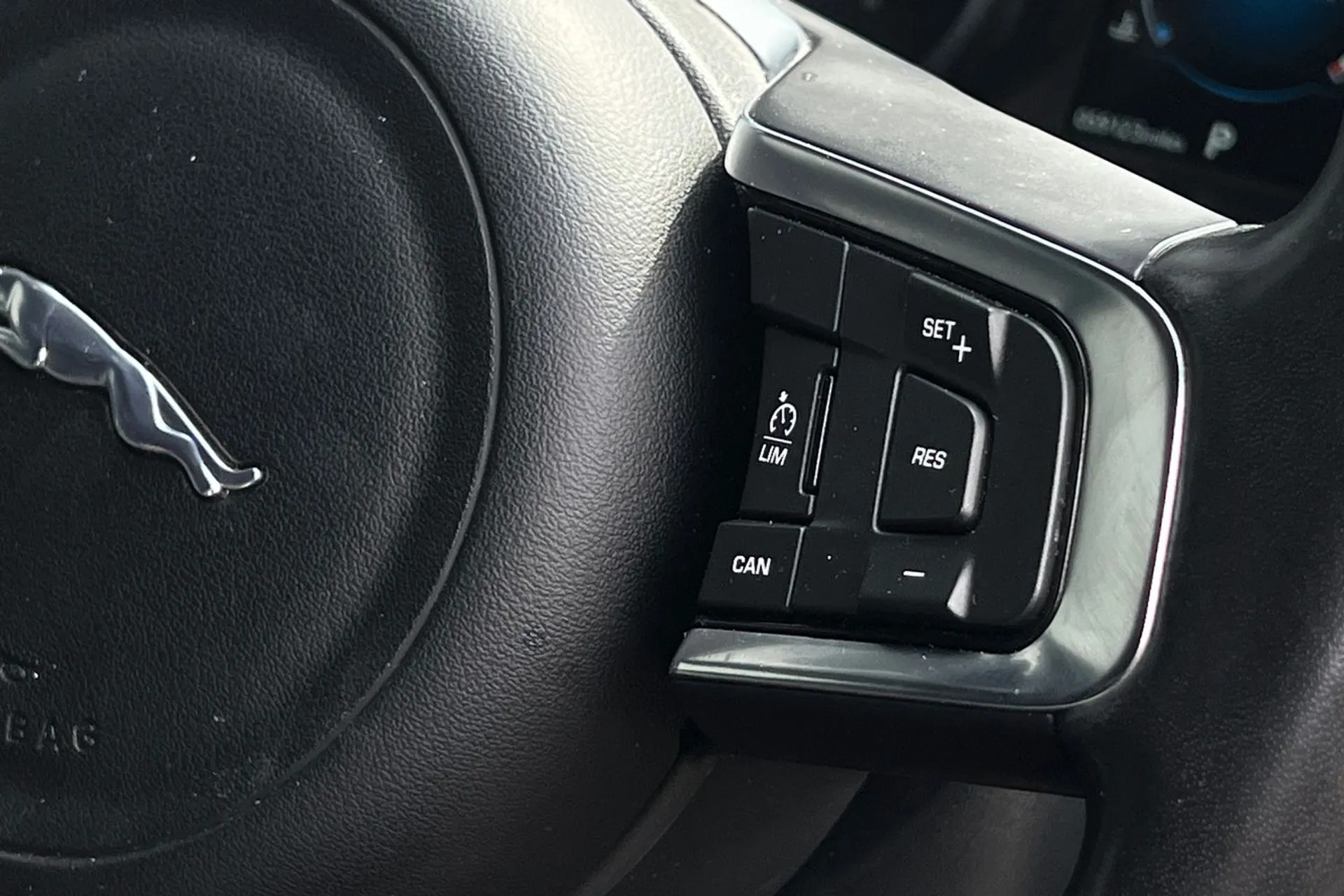 Jaguar E-PACE thumbnail image number 44