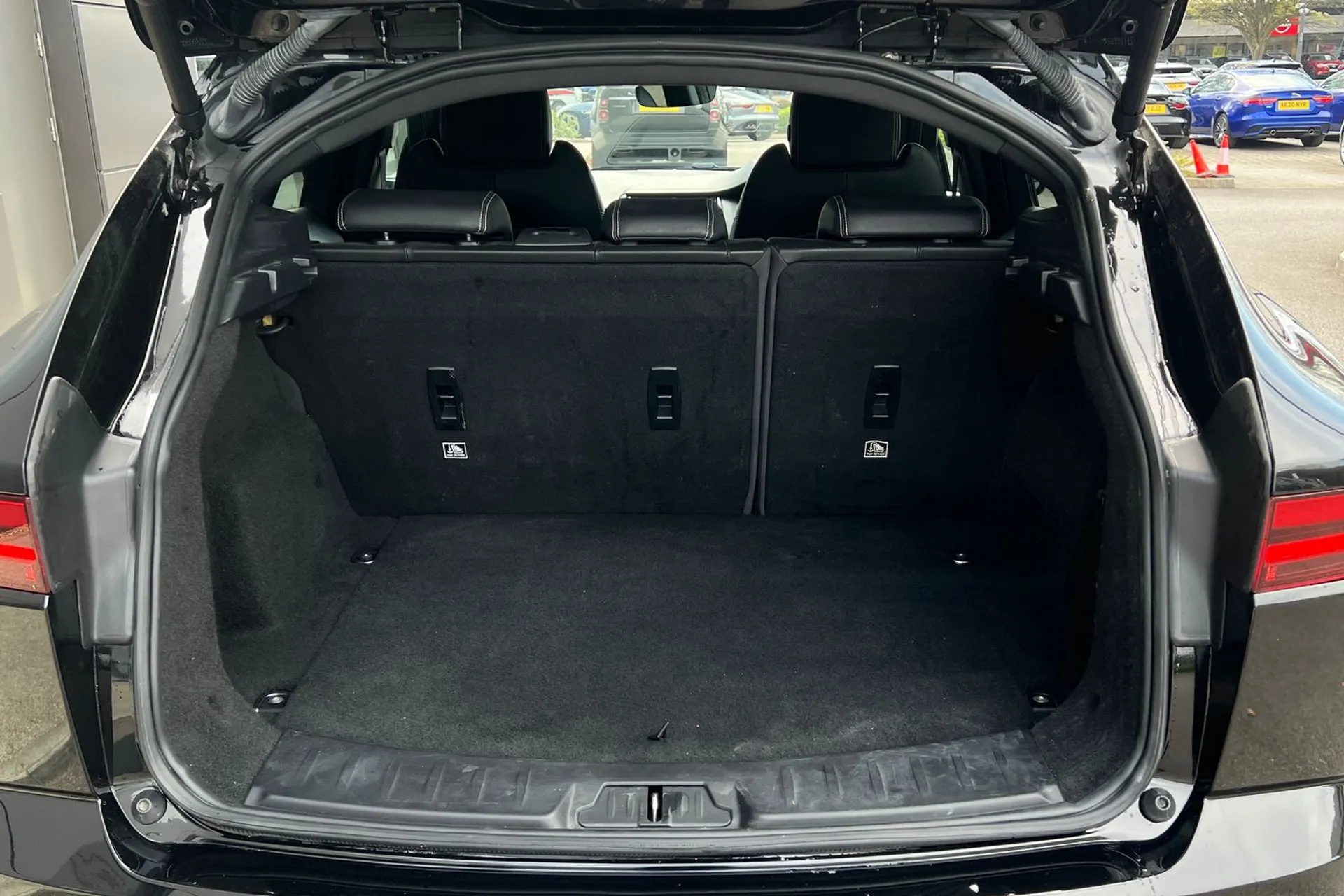 Jaguar E-PACE thumbnail image number 27