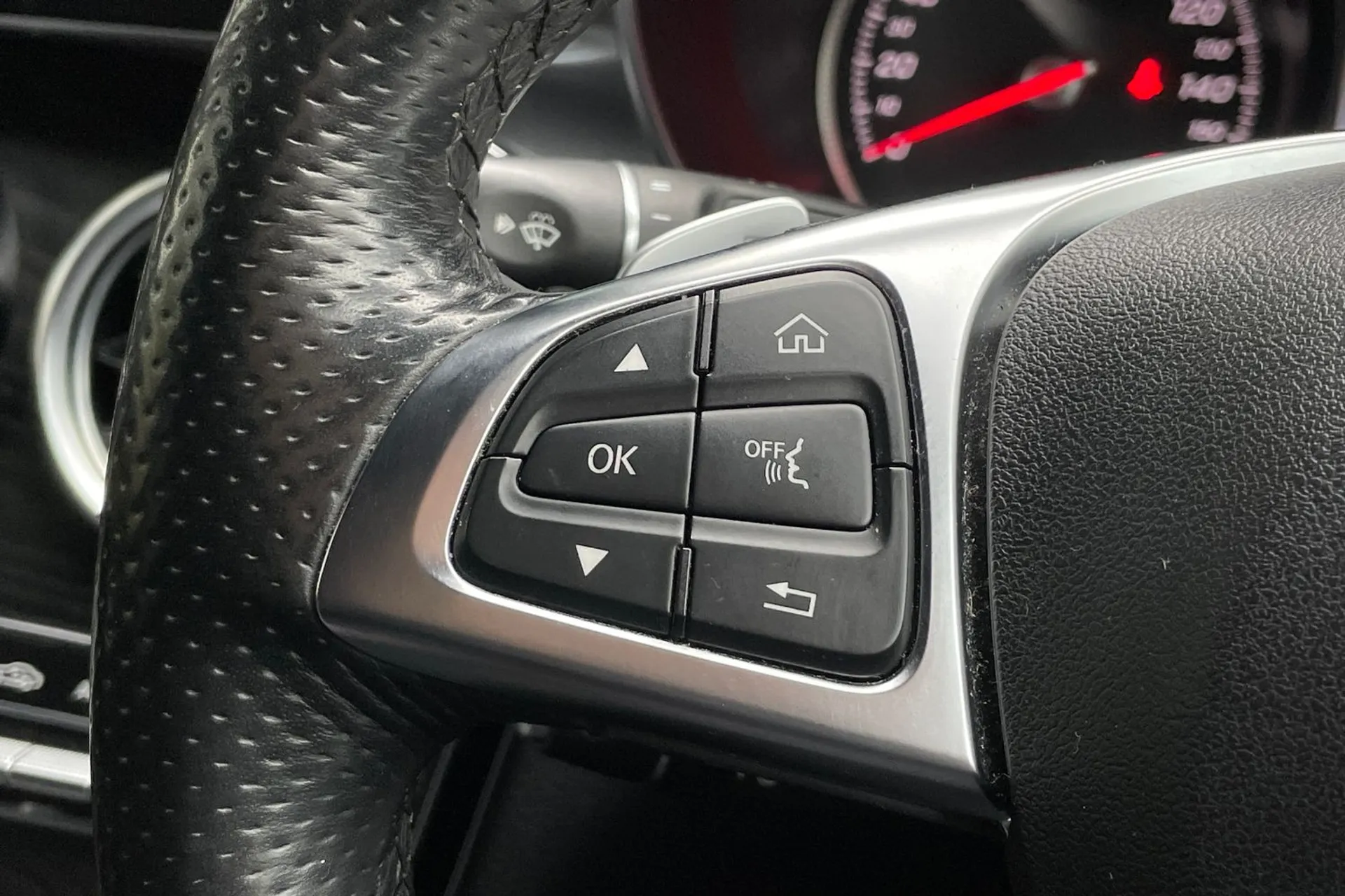 MERCEDES-BENZ GLC thumbnail image number 35