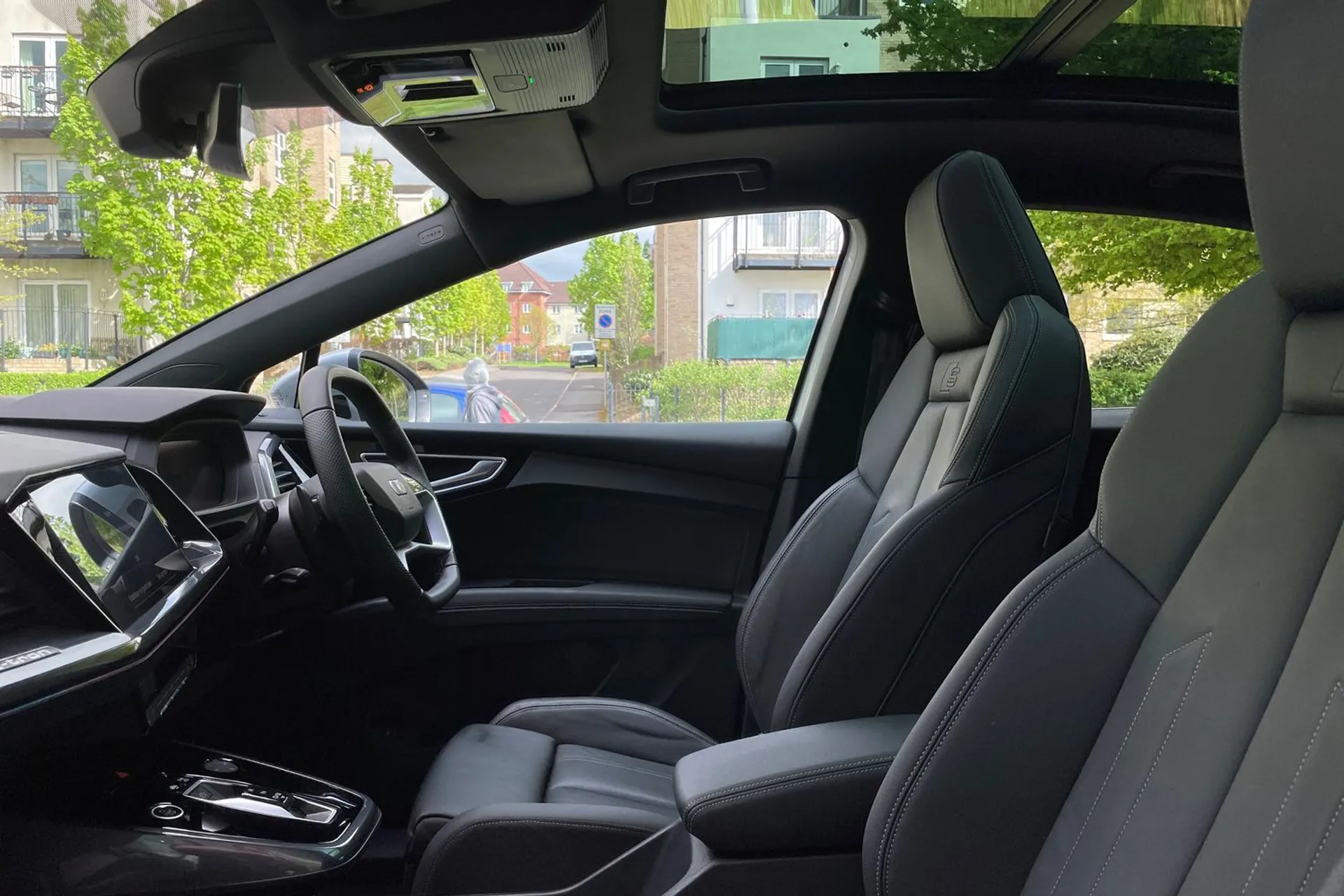 Audi Q4 thumbnail image number 28