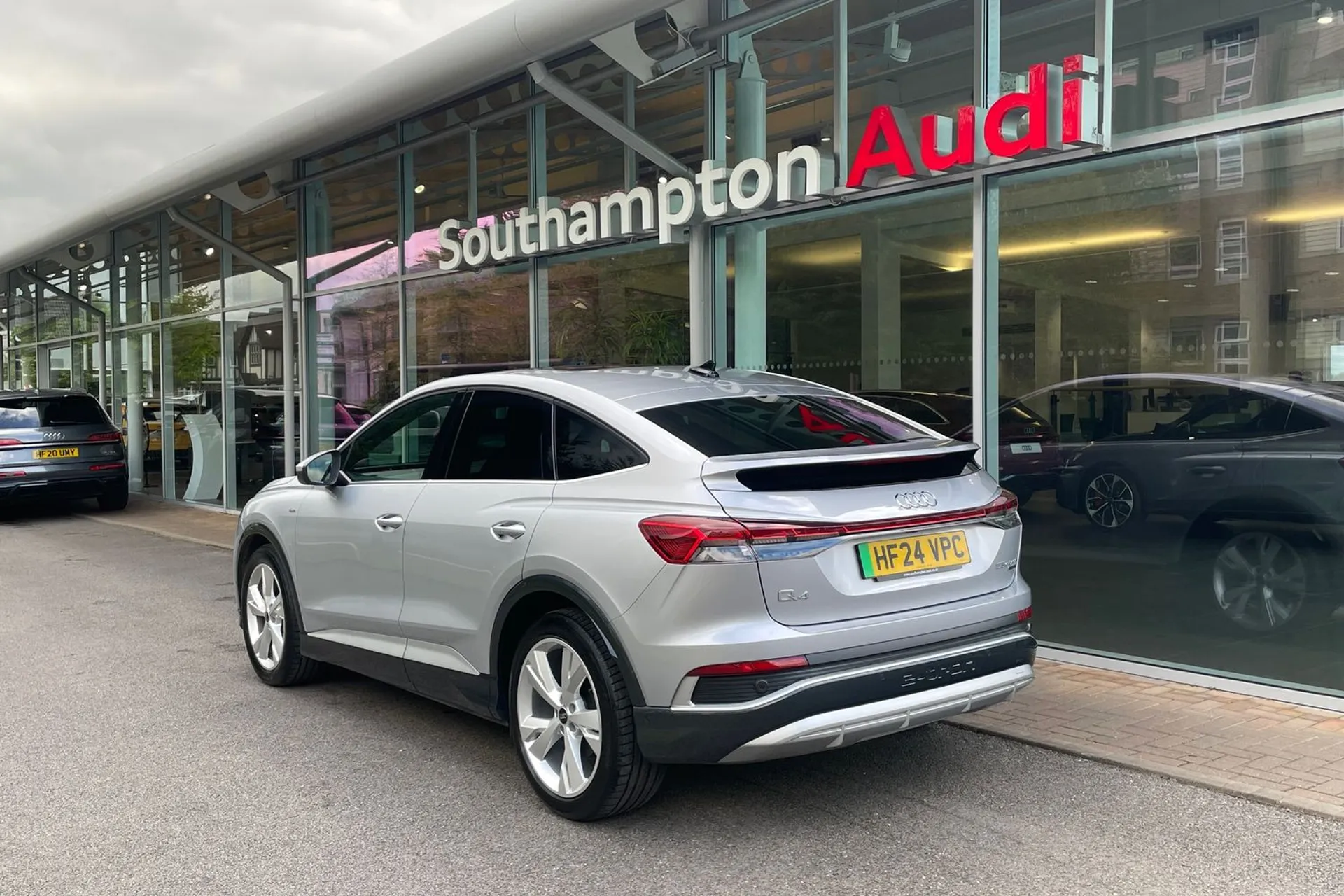 Audi Q4 thumbnail image number 8