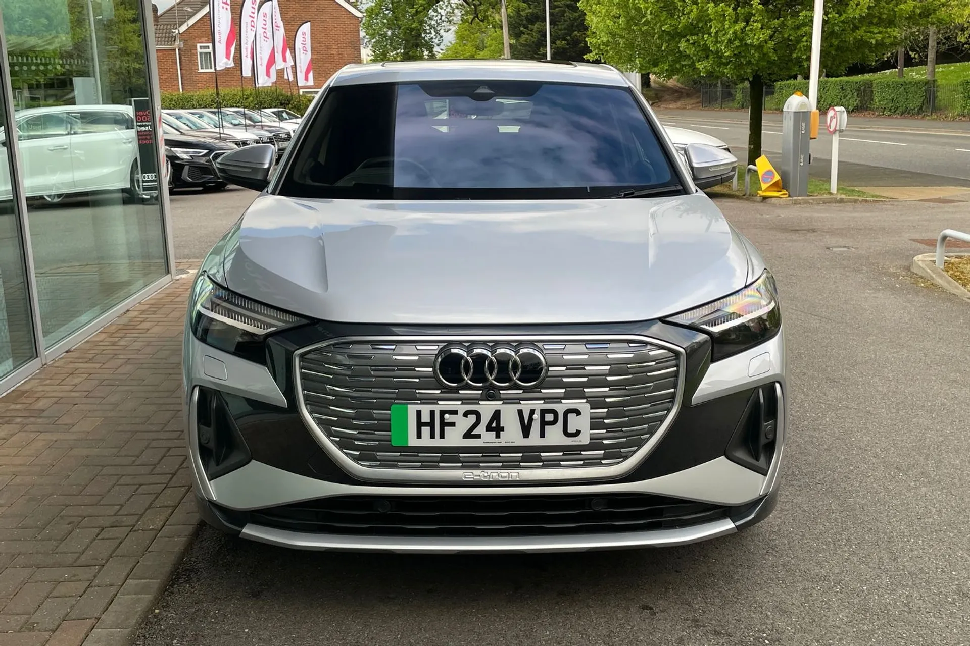 Audi Q4 thumbnail image number 11