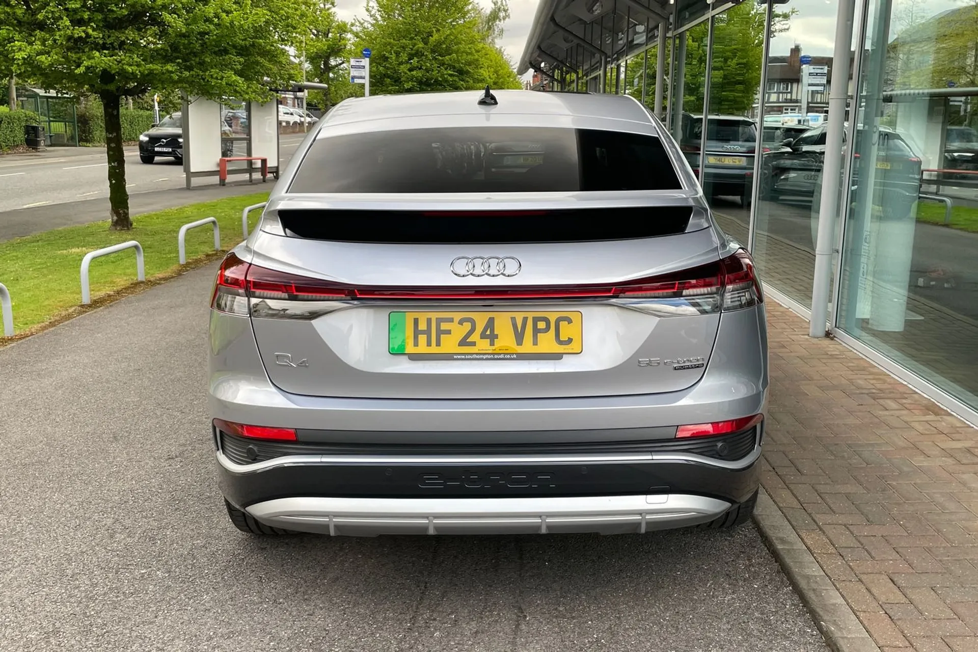 Audi Q4 thumbnail image number 7