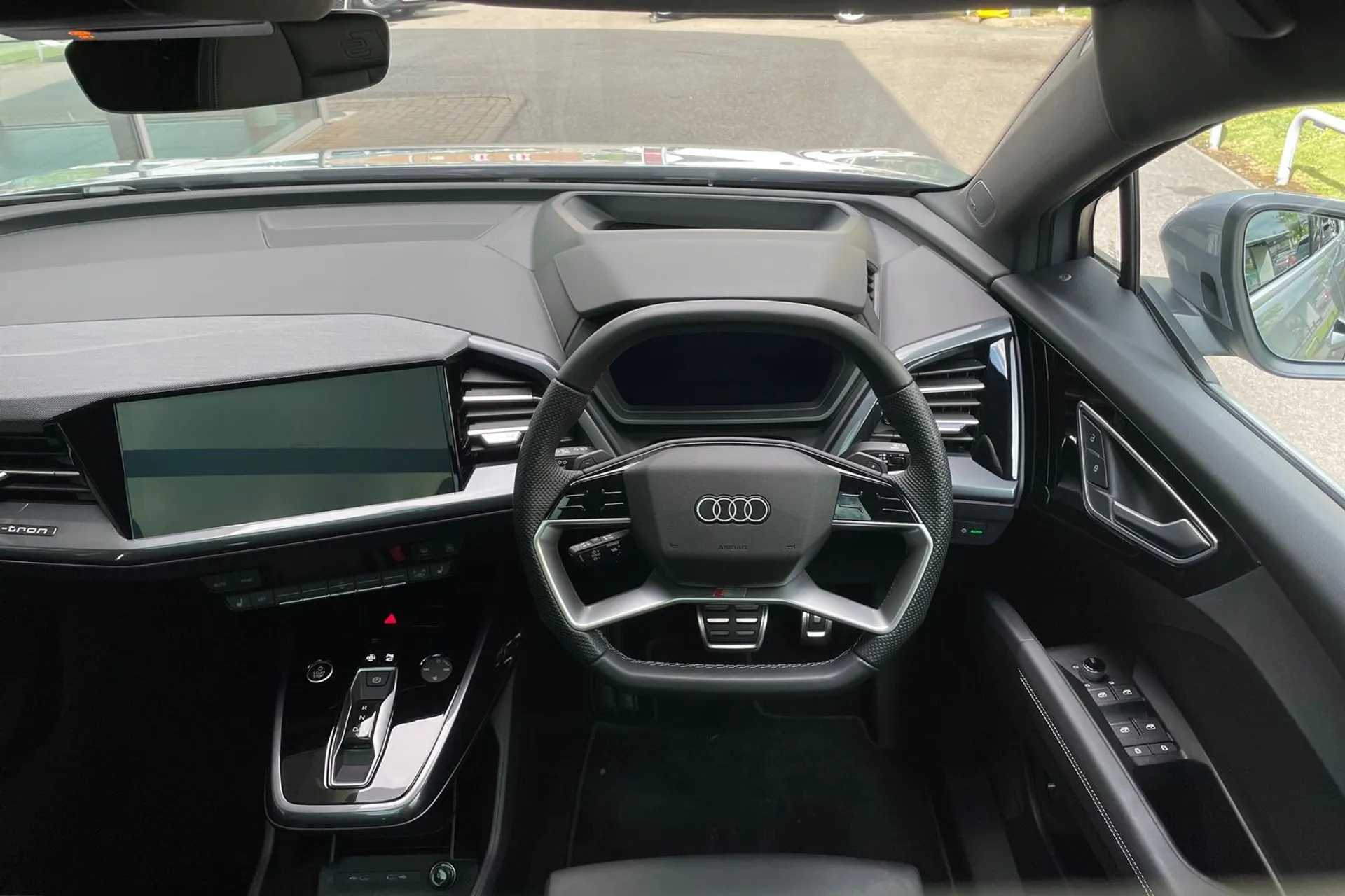 Audi Q4 thumbnail image number 33