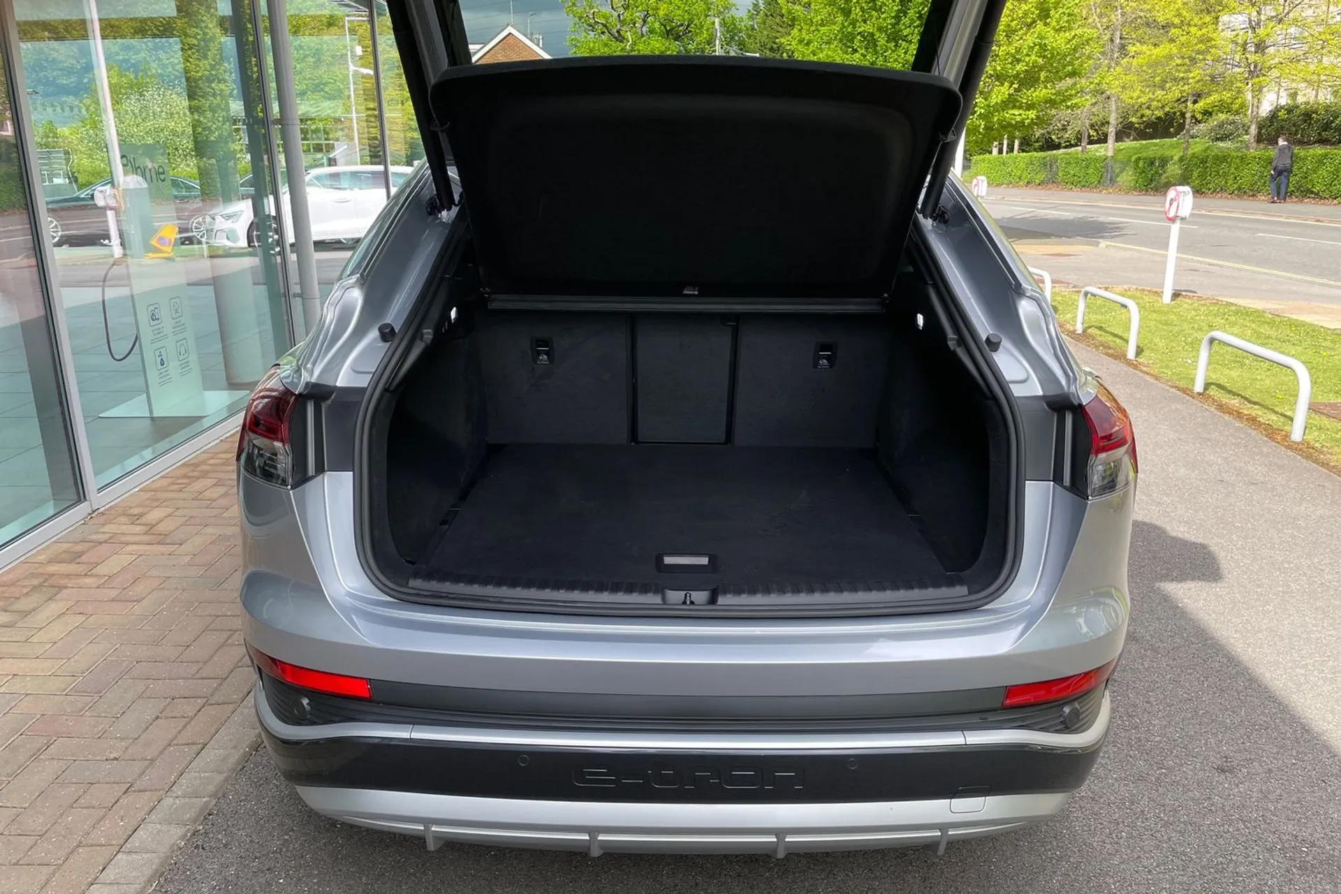 Audi Q4 thumbnail image number 19