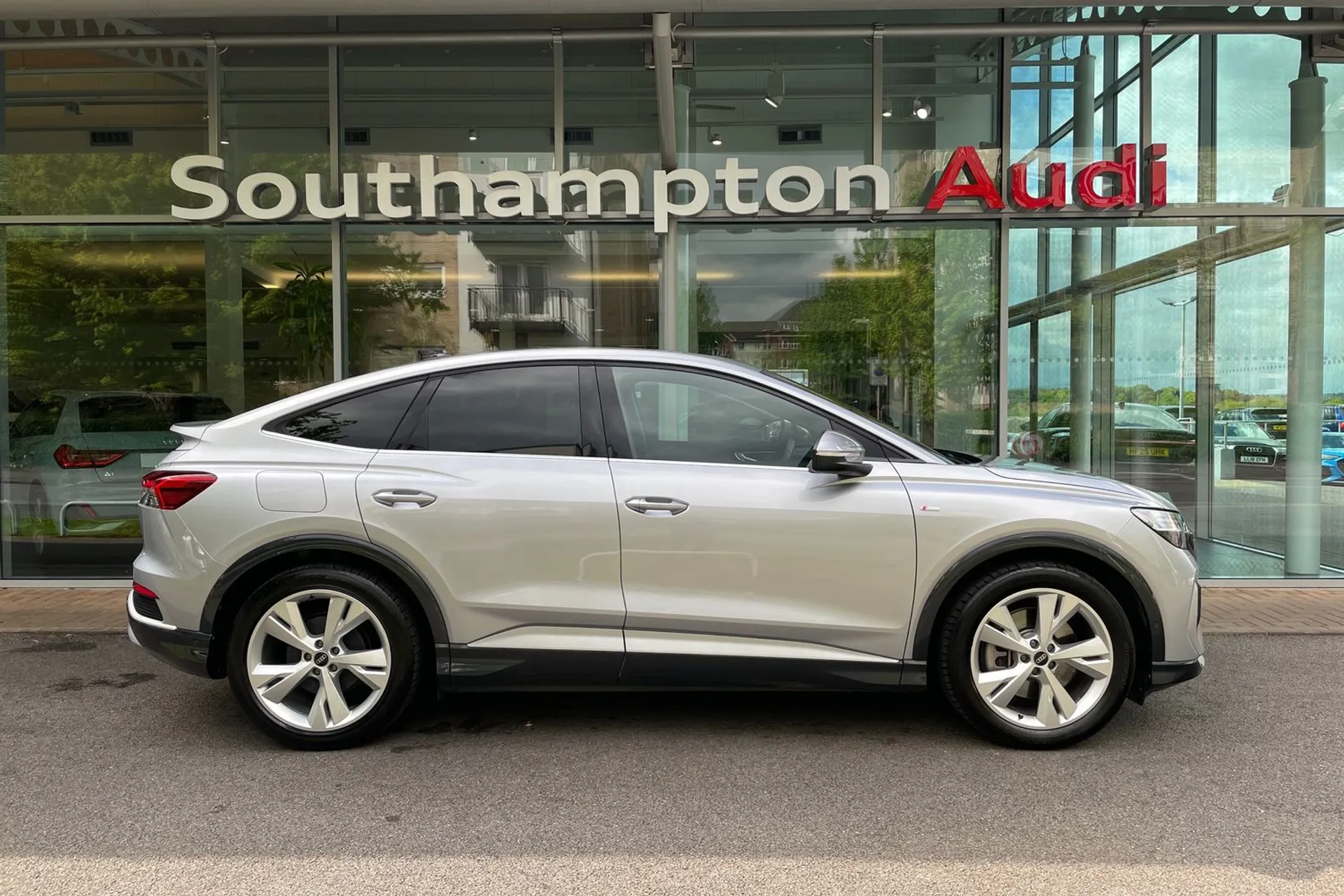 Audi Q4 thumbnail image number 2