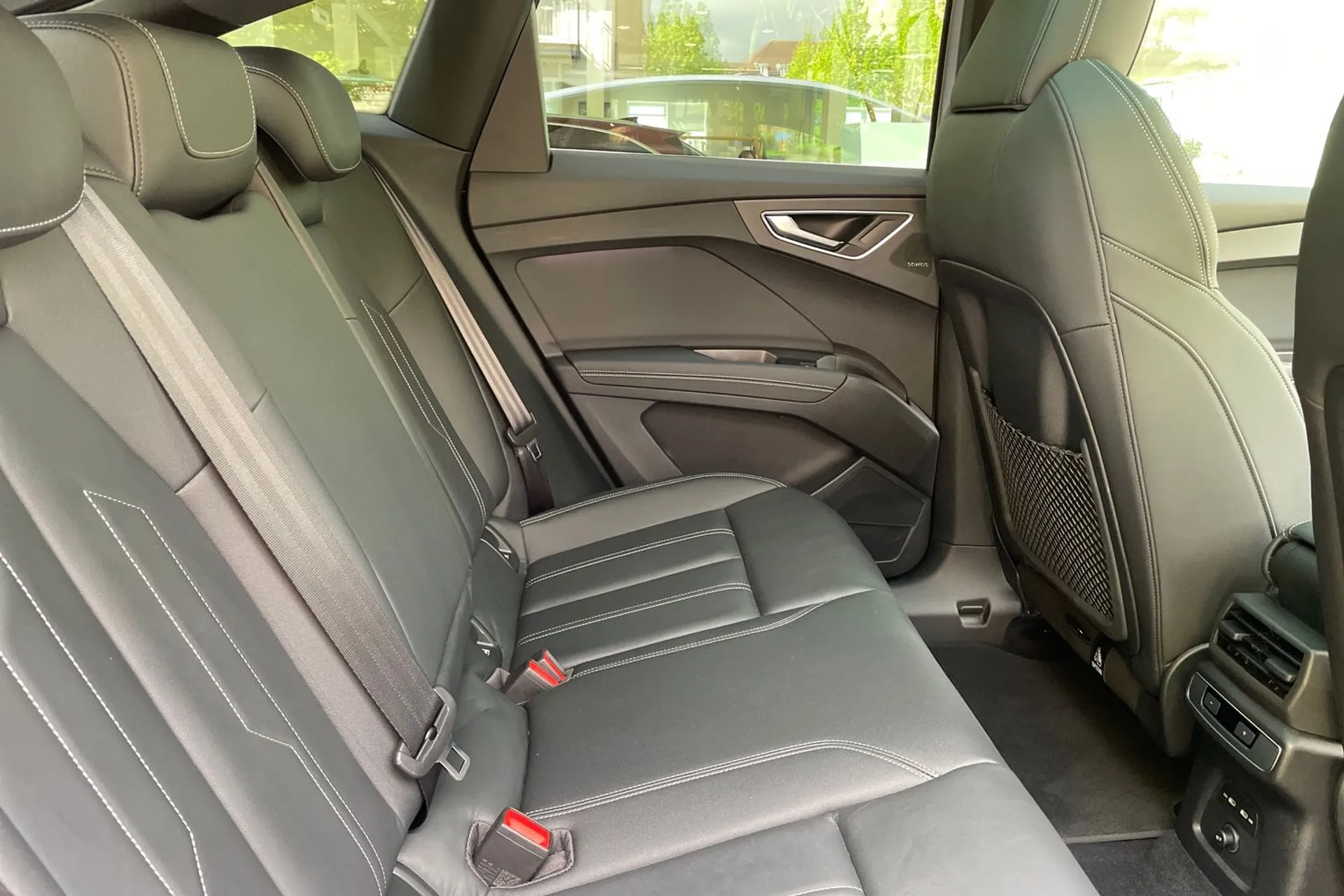 Audi Q4 thumbnail image number 22