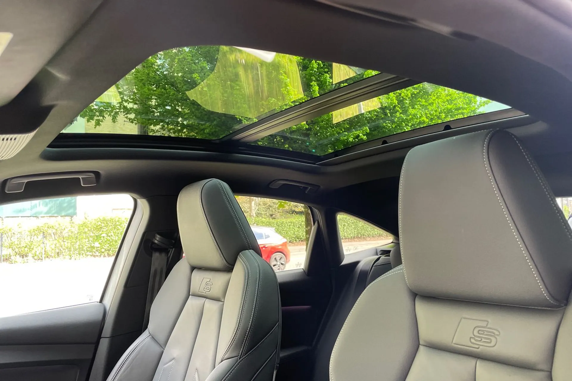 Audi Q4 thumbnail image number 5