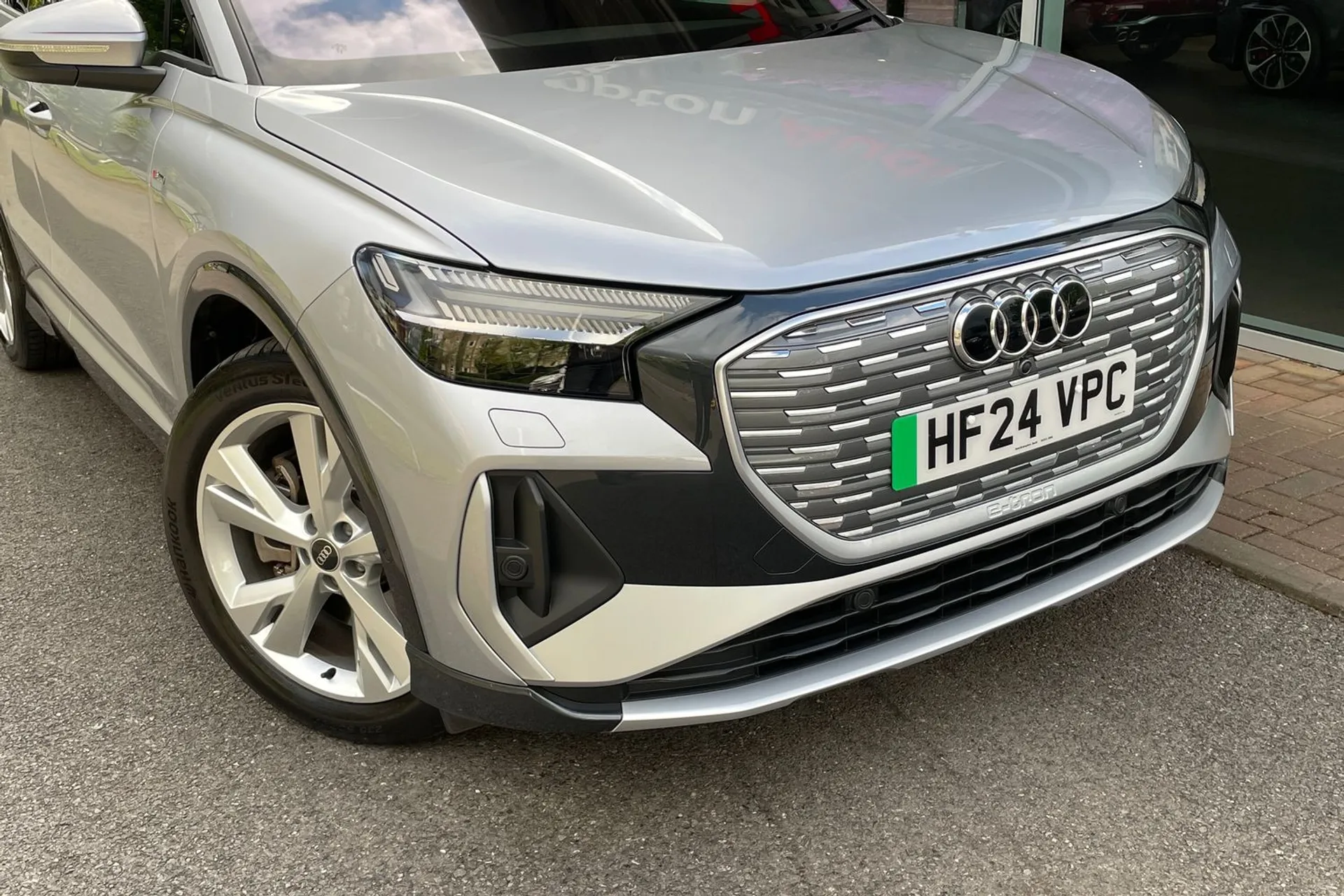 Audi Q4 thumbnail image number 16